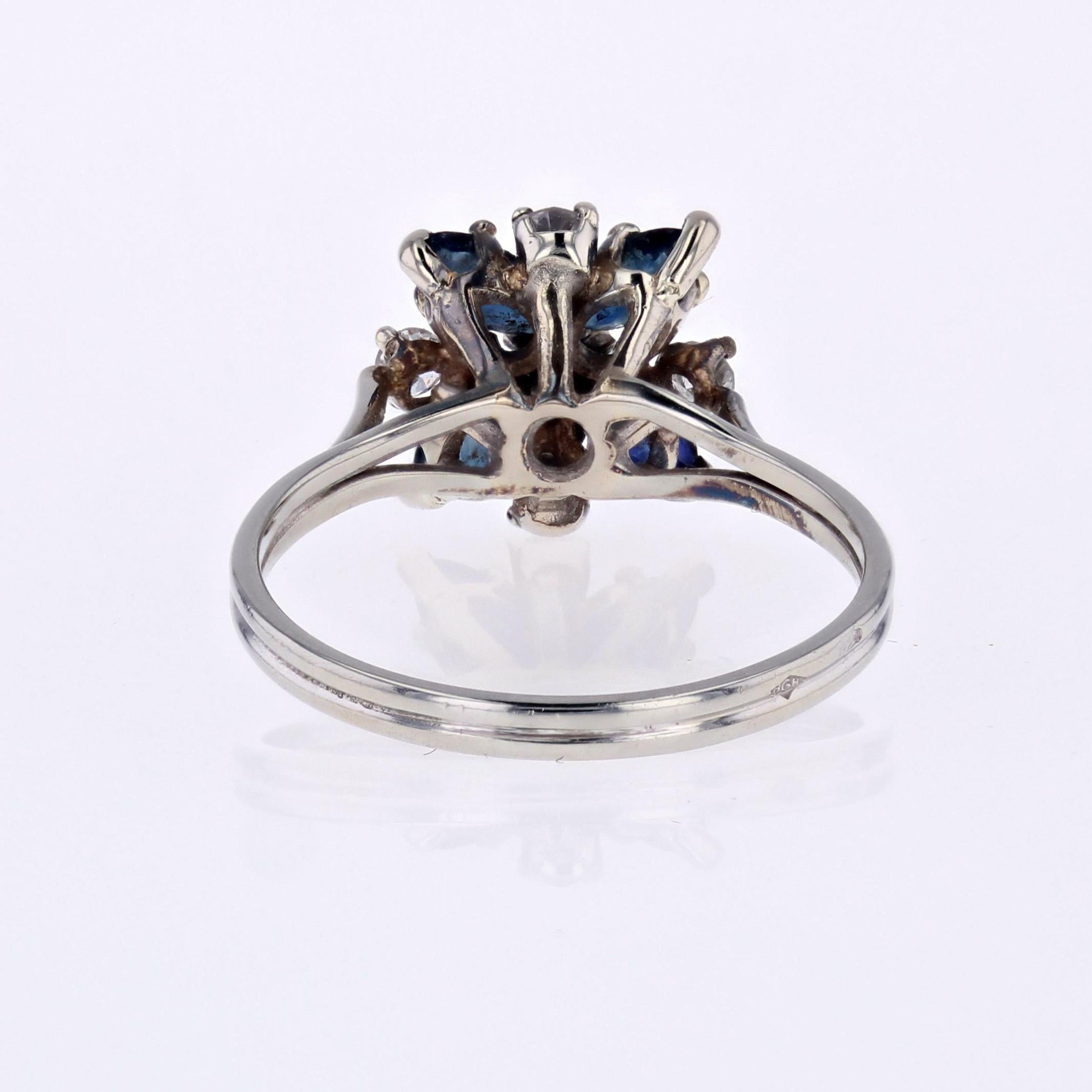 Anello francese anni '70 con zaffiri e diamanti in oro bianco 18 carati con fiocco di neve in vendita 7