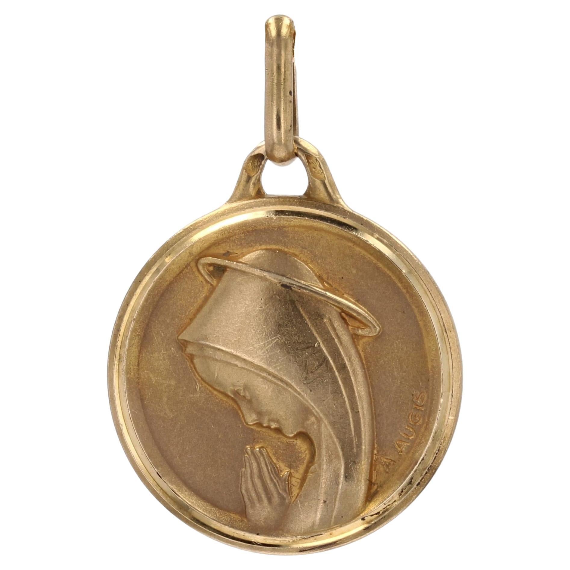 Pendentif français des années 1970 signé Augis, médaille de la Vierge Marie en or jaune 18 carats