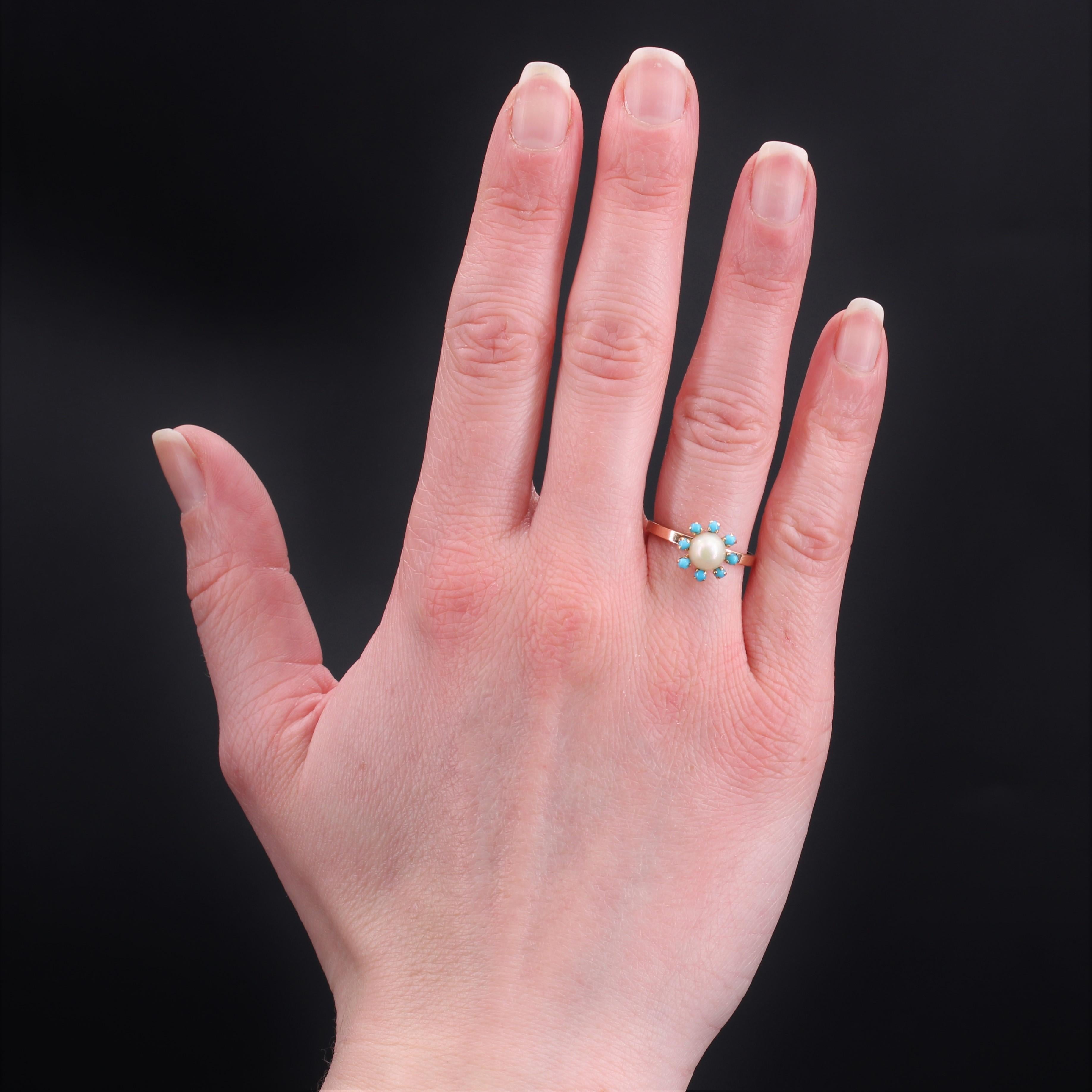 Ring in 18 karat rose gold, eagle head hallmark.
Flower ring in rose gold, it is set in its center of a pearly white orient cultured pearl surrounded by 8 pearls of turquoise.
Diameter of the pearl : 5.5/6 mm.
Diameter of the head : 10,2 mm