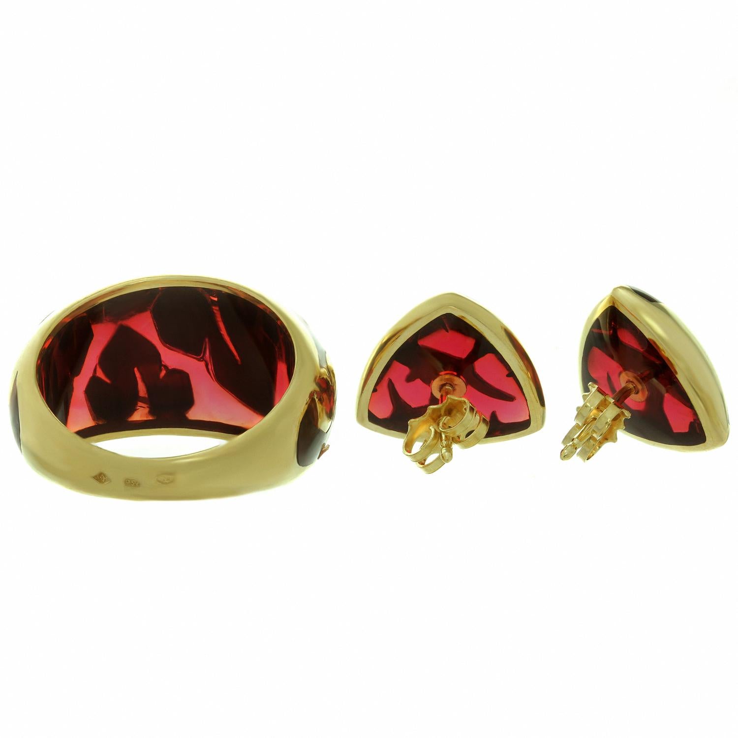 French 1970s Yellow Gold Polished Maroon Glass Ring and Earrings Set For Sale 2
