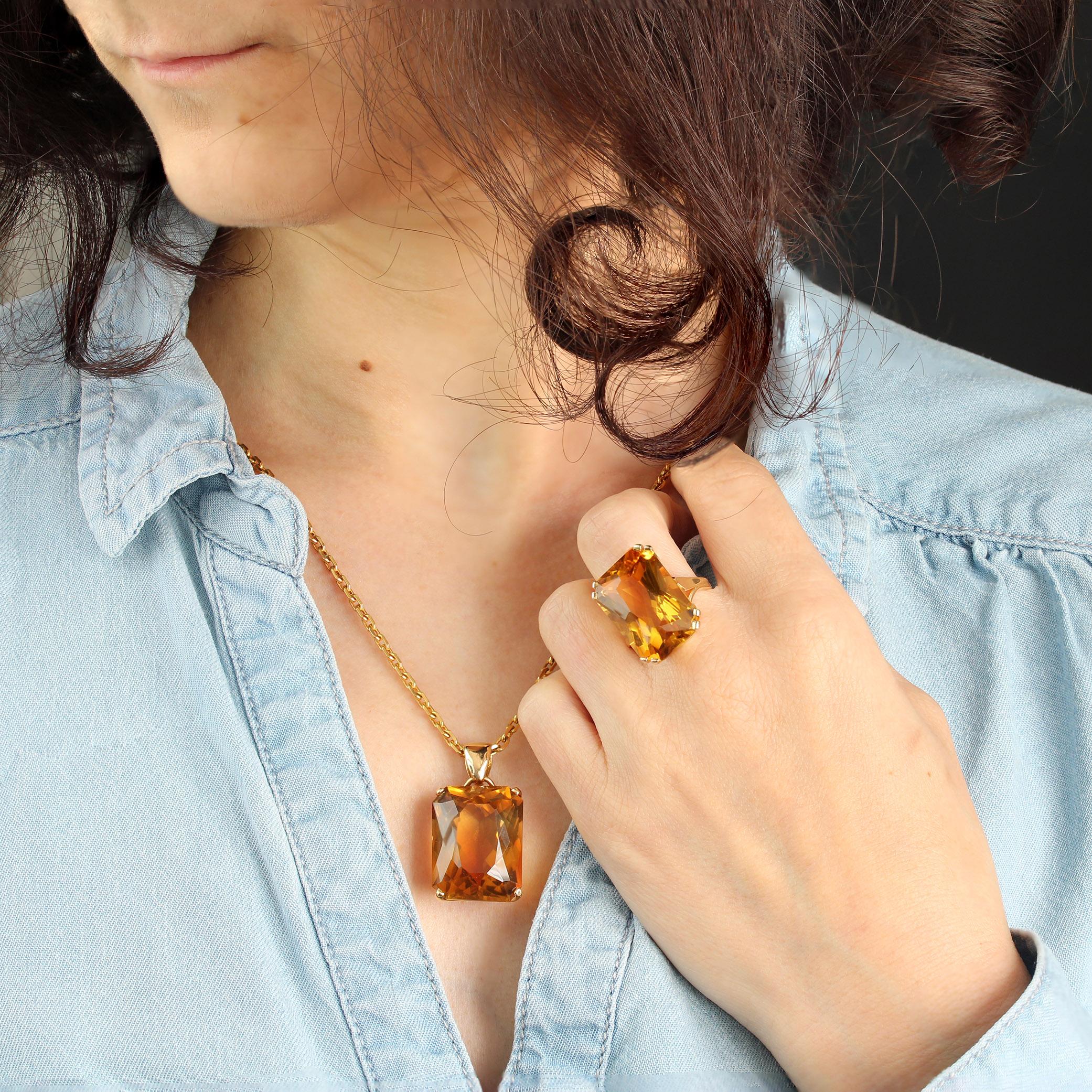 French 1980 39 Carats Citrine 18 Karat Yellow Gold Retro Pendant For Sale 6