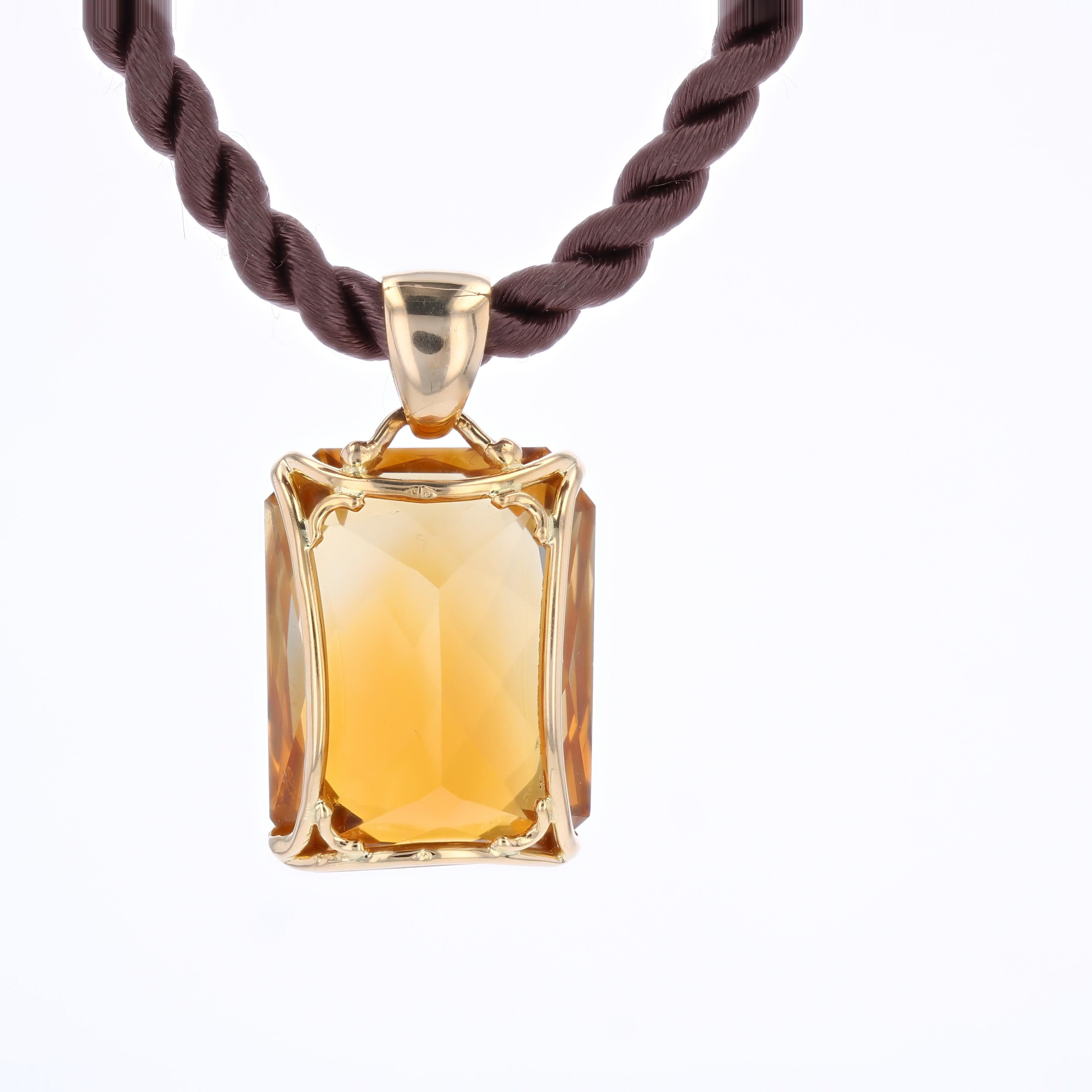 French 1980 39 Carats Citrine 18 Karat Yellow Gold Retro Pendant For Sale 1