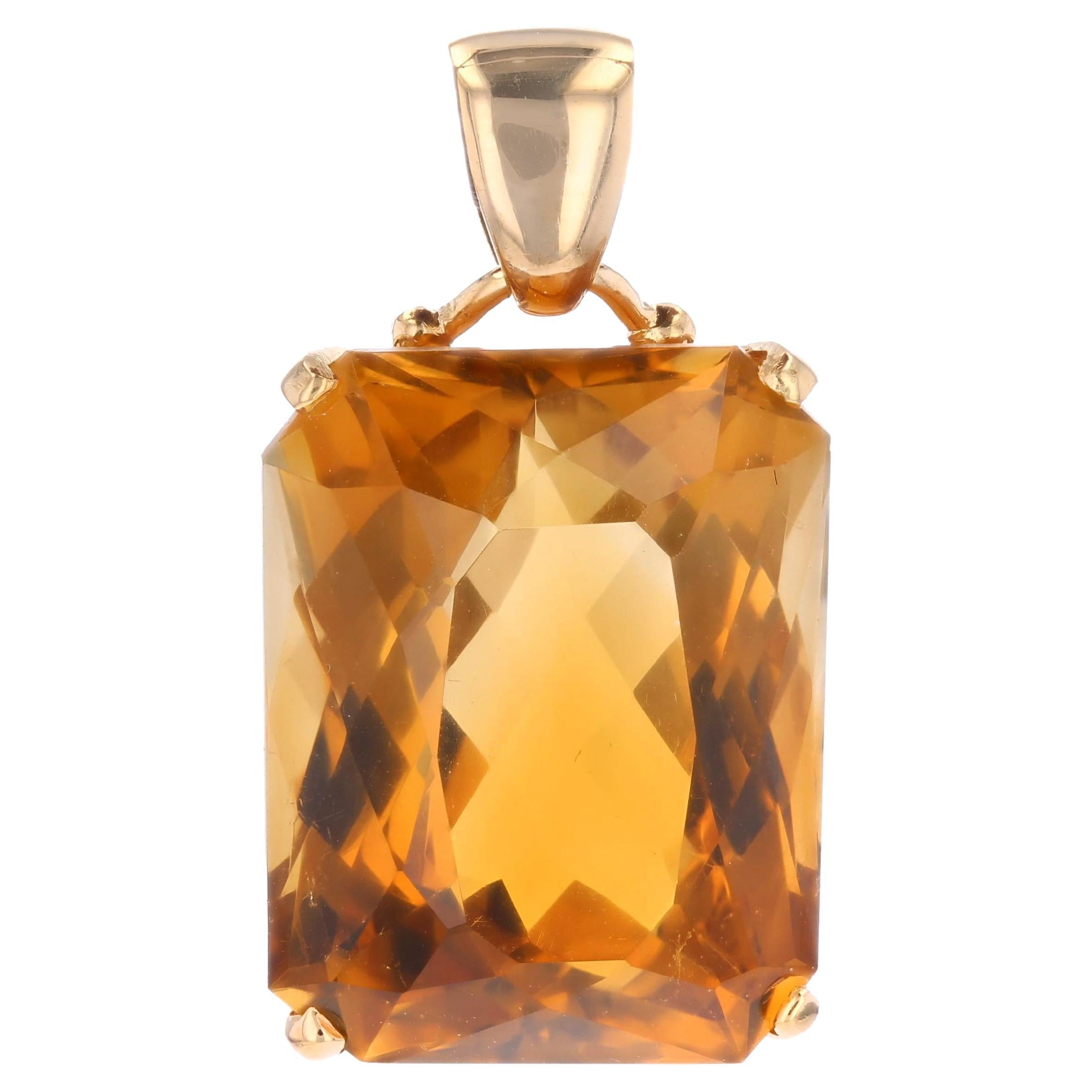 French 1980 39 Carats Citrine 18 Karat Yellow Gold Retro Pendant For Sale
