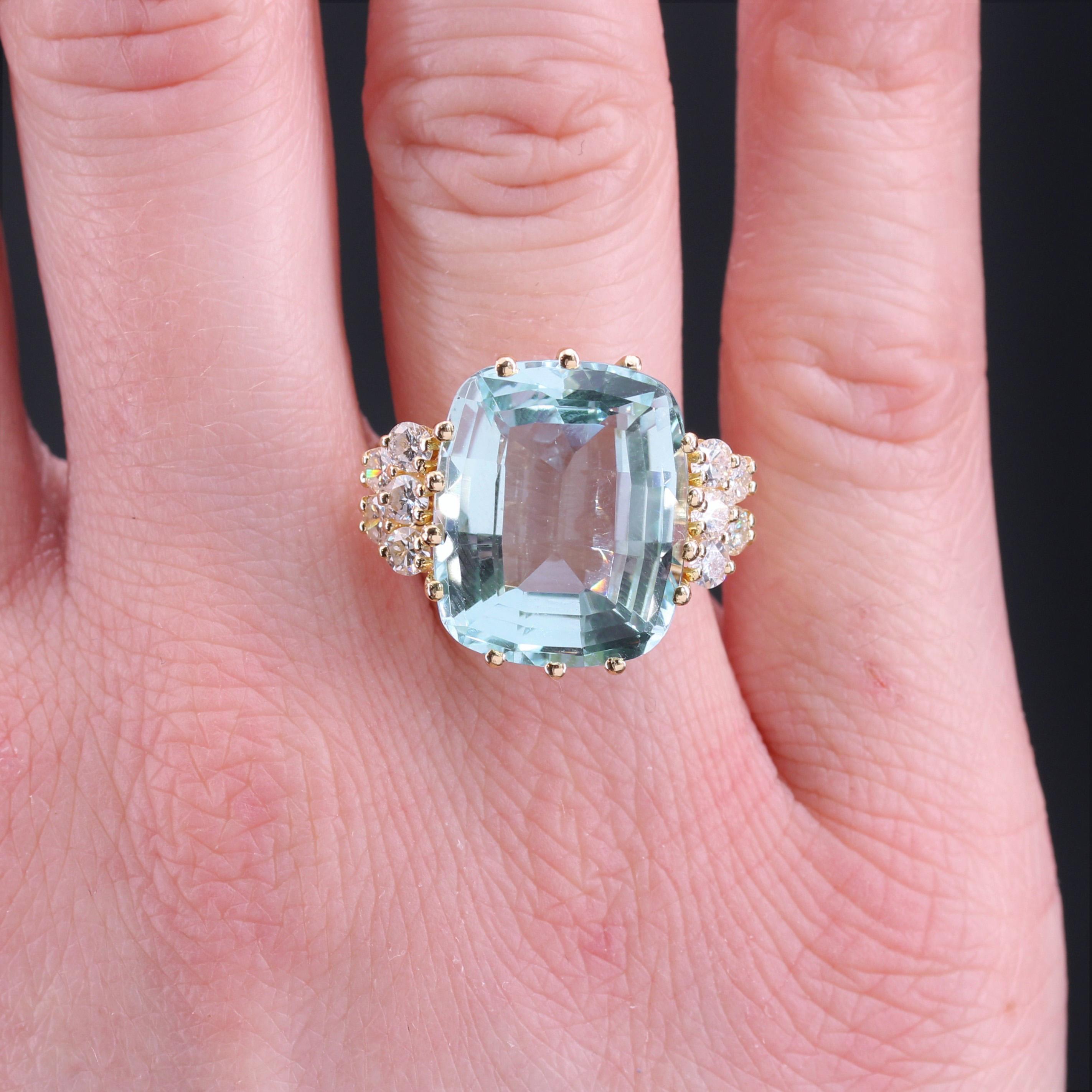 French 1980s 12.50 Carats Aquamarine Diamonds 18 Karat Yellow Gold Cocktail Ring In Excellent Condition For Sale In Poitiers, FR