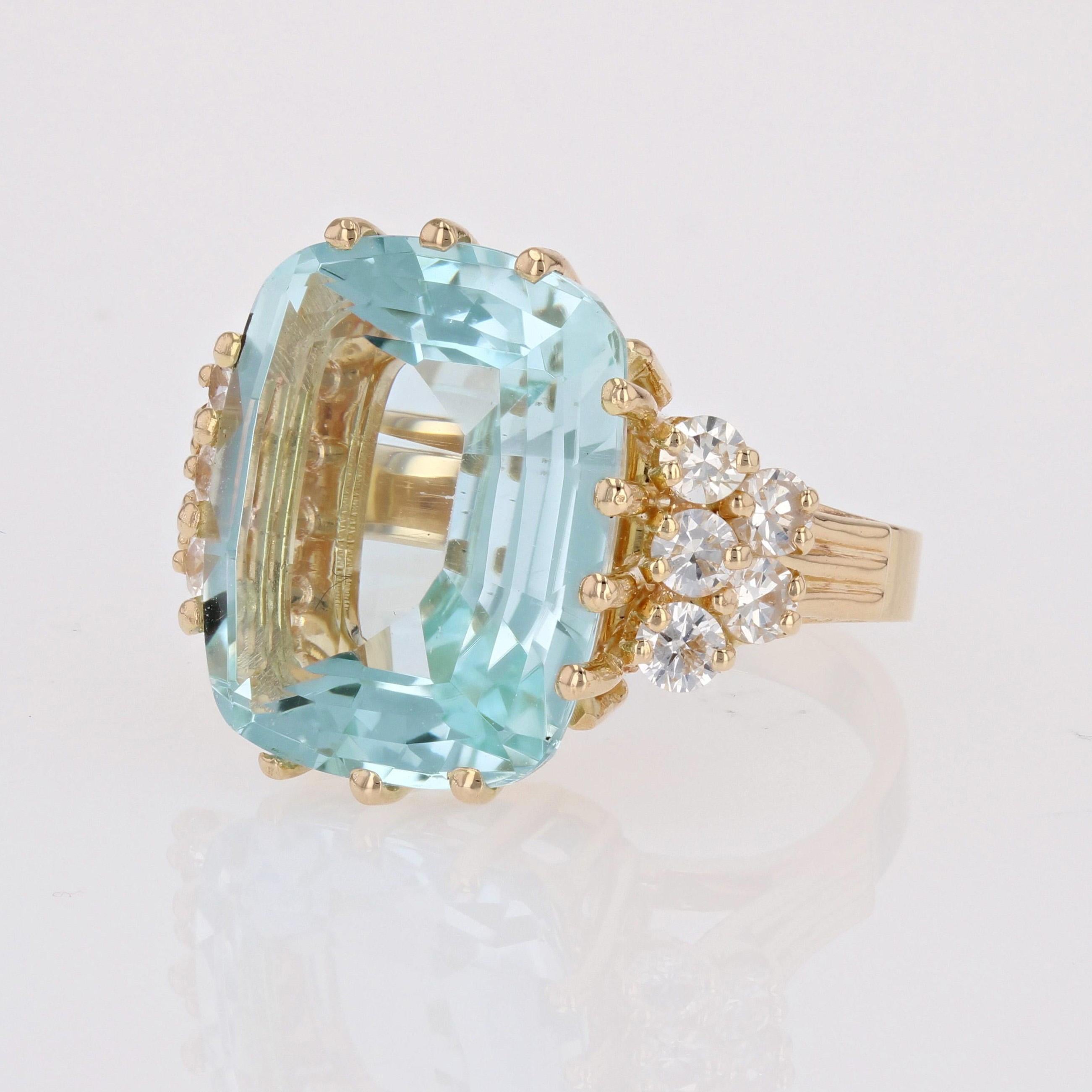 French 1980s 12.50 Carats Aquamarine Diamonds 18 Karat Yellow Gold Cocktail Ring For Sale 1