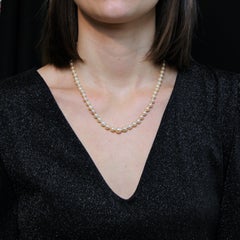 French 1980s 18 Karat Yellow Gold Clasp Cultured Pearl Necklace