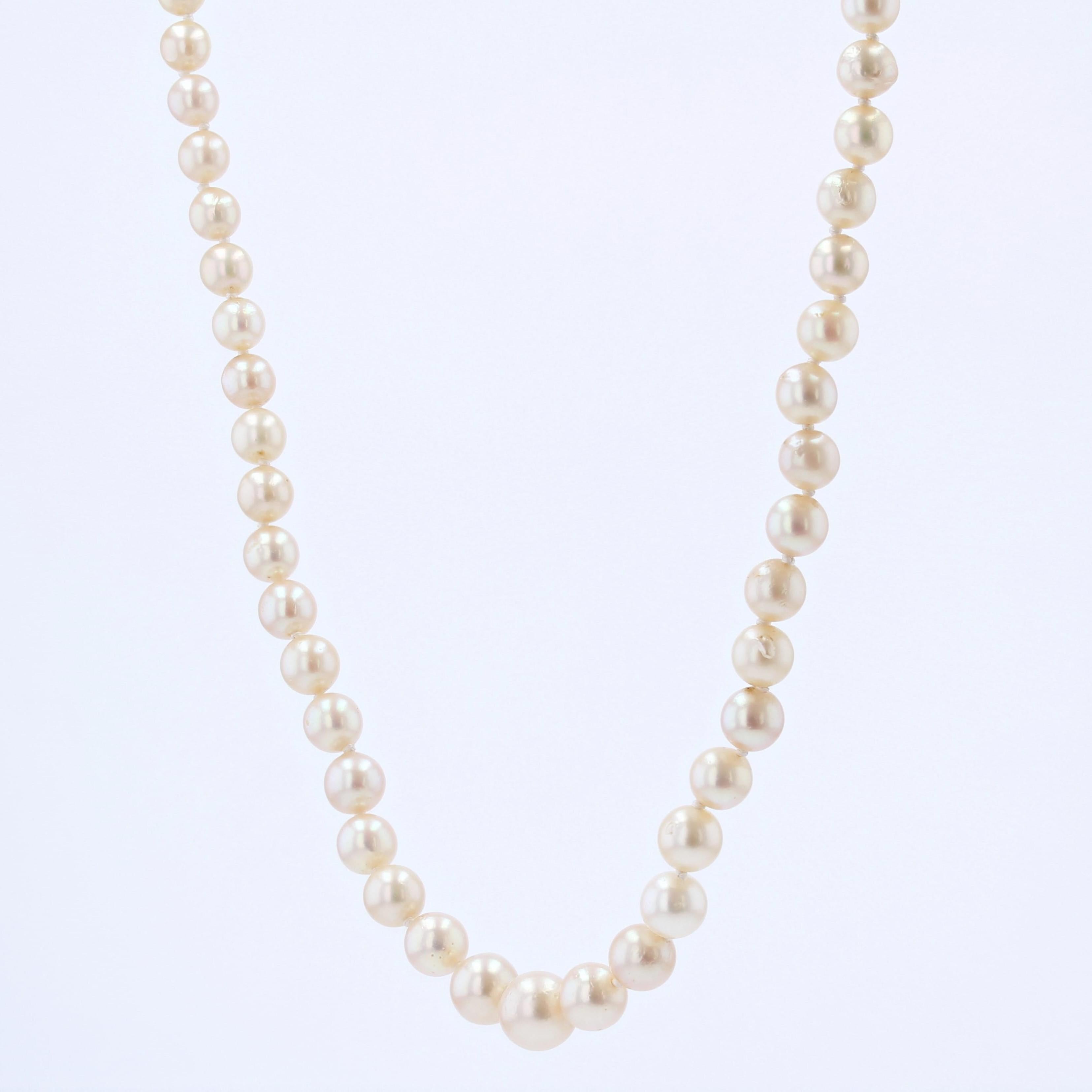 Bead French 1980s 18 Karat Yellow Gold Clasp Cultured Pearl Necklace For Sale
