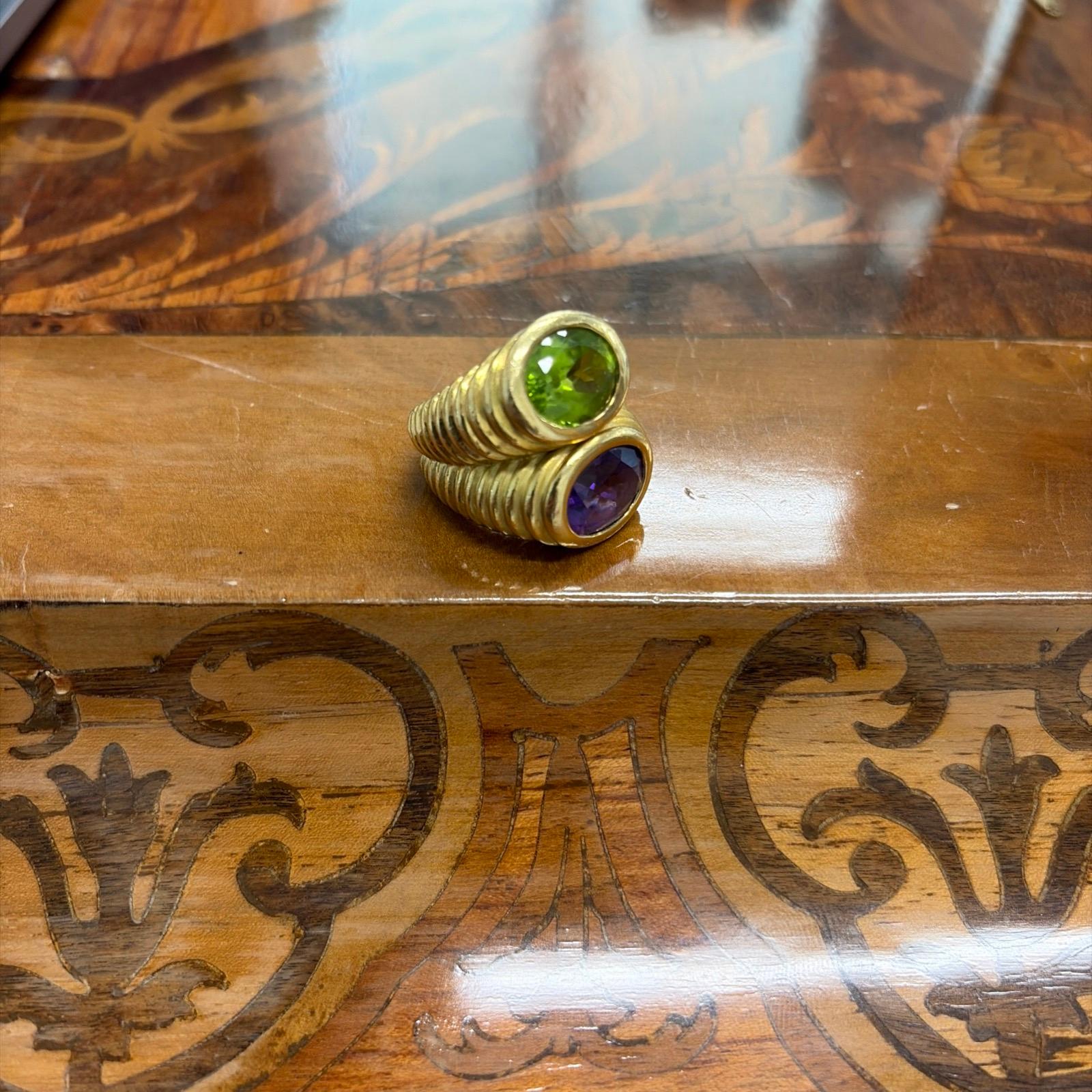 Anello Doppio in oro giallo 18 ct, peridoto e ametista D. A. in vendita 2