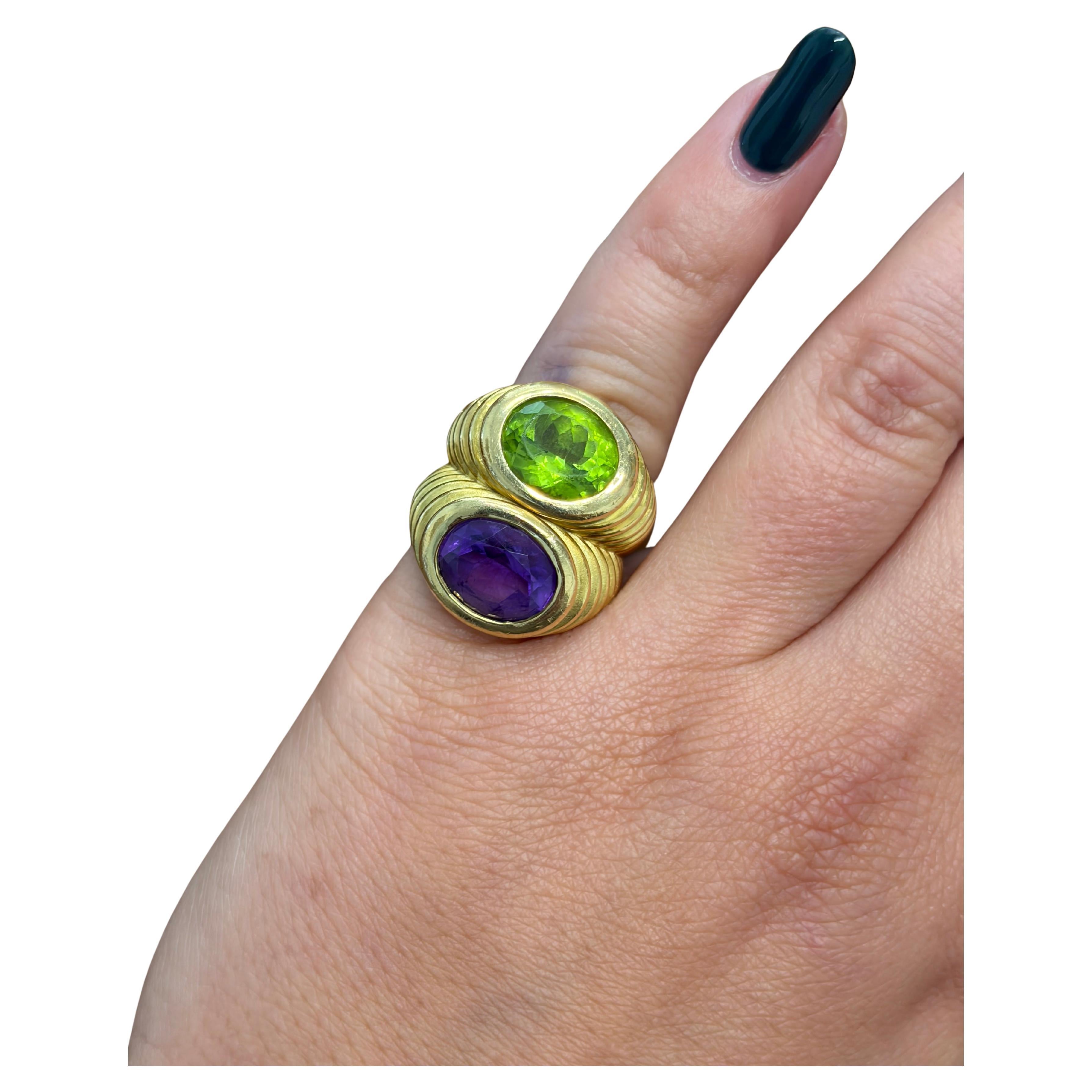Anello Doppio in oro giallo 18 ct, peridoto e ametista D. A. in vendita