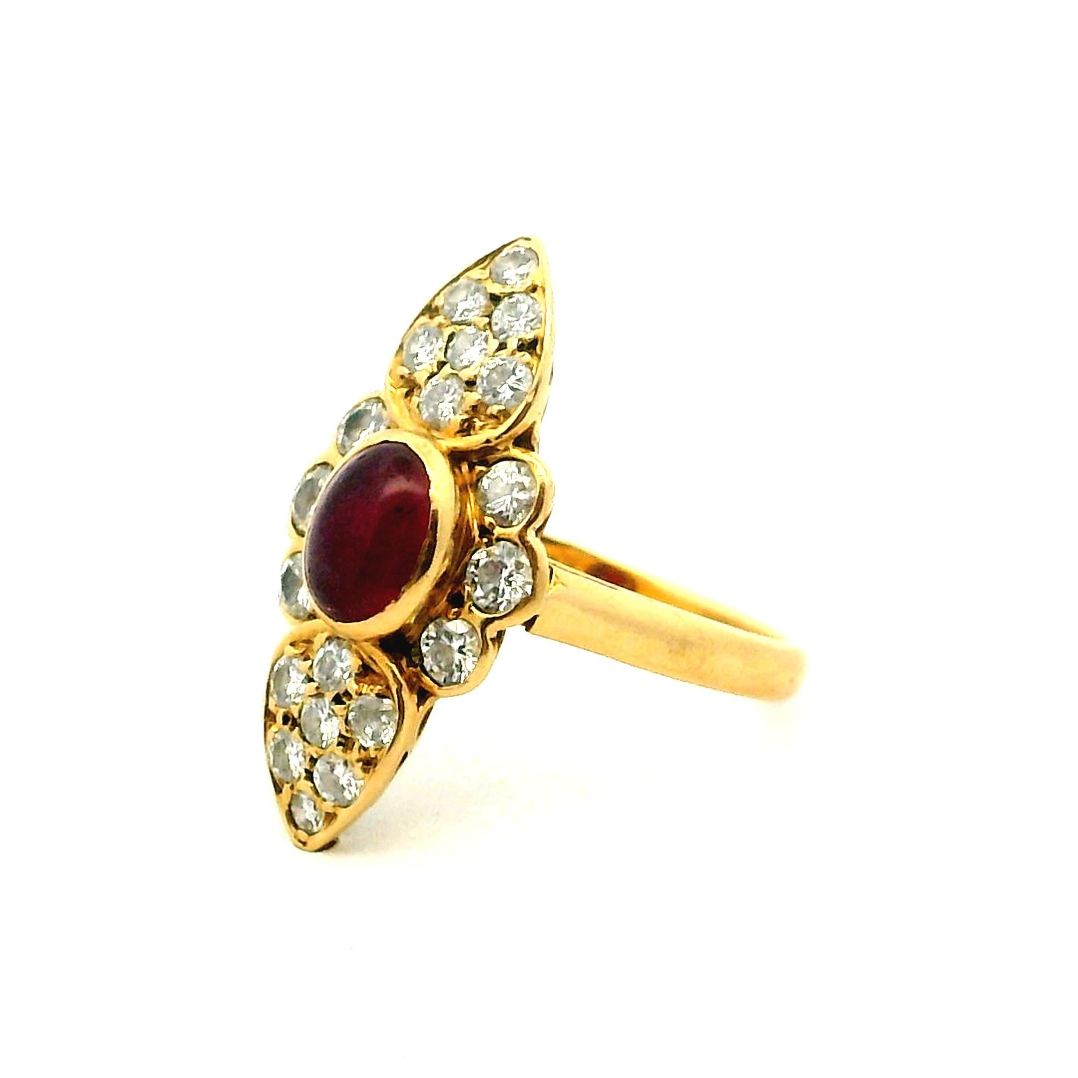 Bague Art Déco des années 1980 en or jaune 18K avec rubis et diamants en vente 4