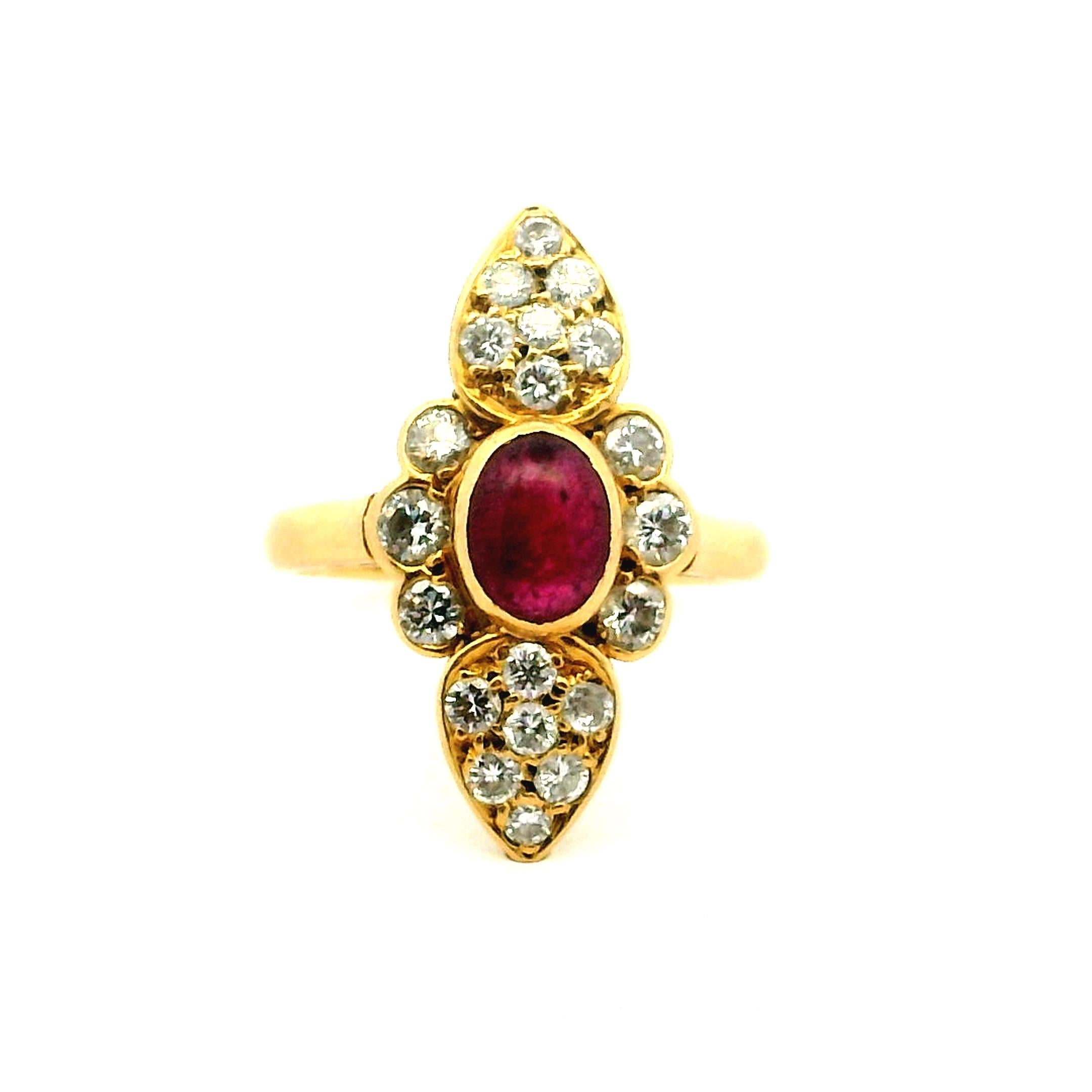 Bague Art Déco des années 1980 en or jaune 18K avec rubis et diamants en vente 5