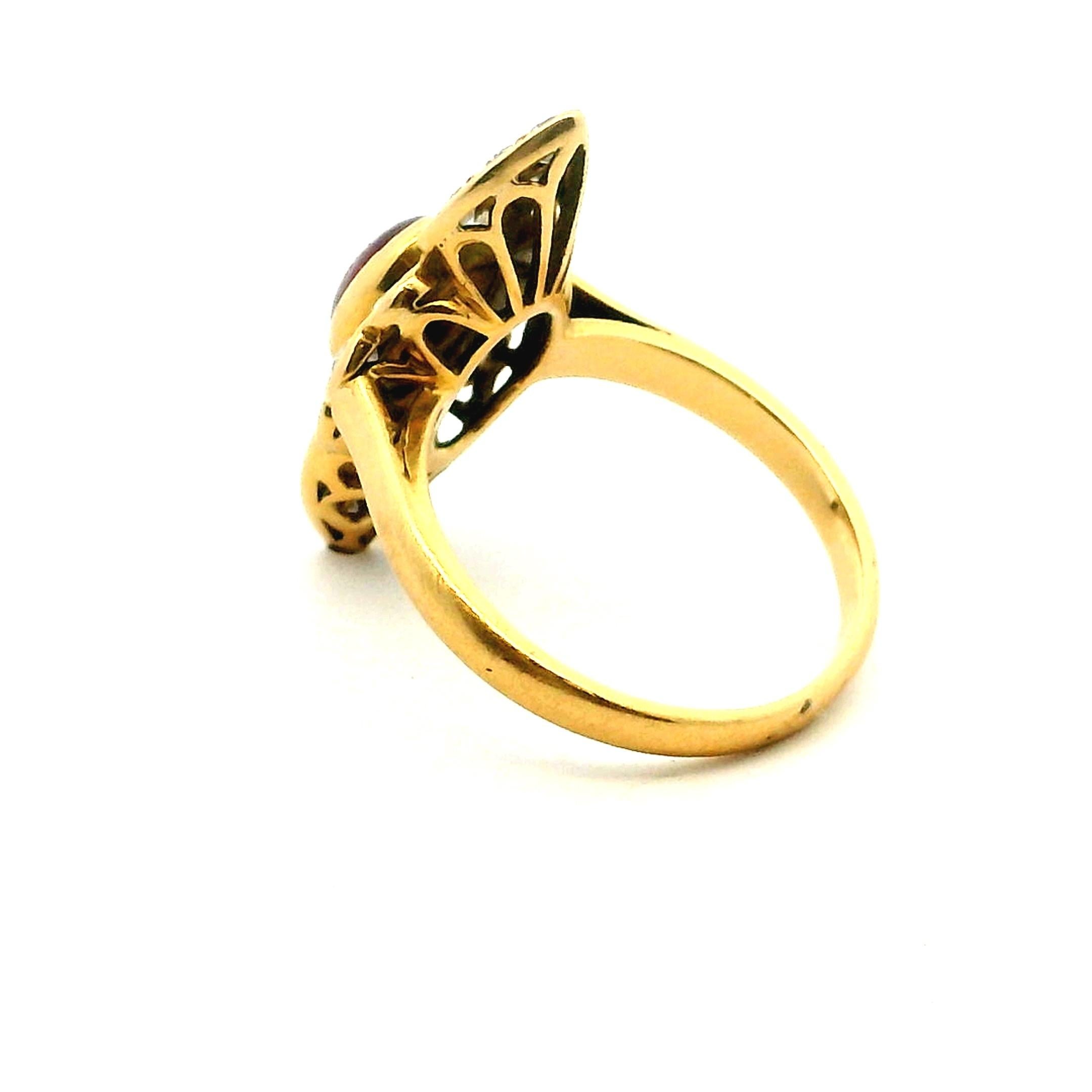 Bague Art Déco des années 1980 en or jaune 18K avec rubis et diamants en vente 2