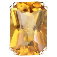 French 1980s 21 Carats Citrine 18 Karat Yellow Gold Cocktail Ring