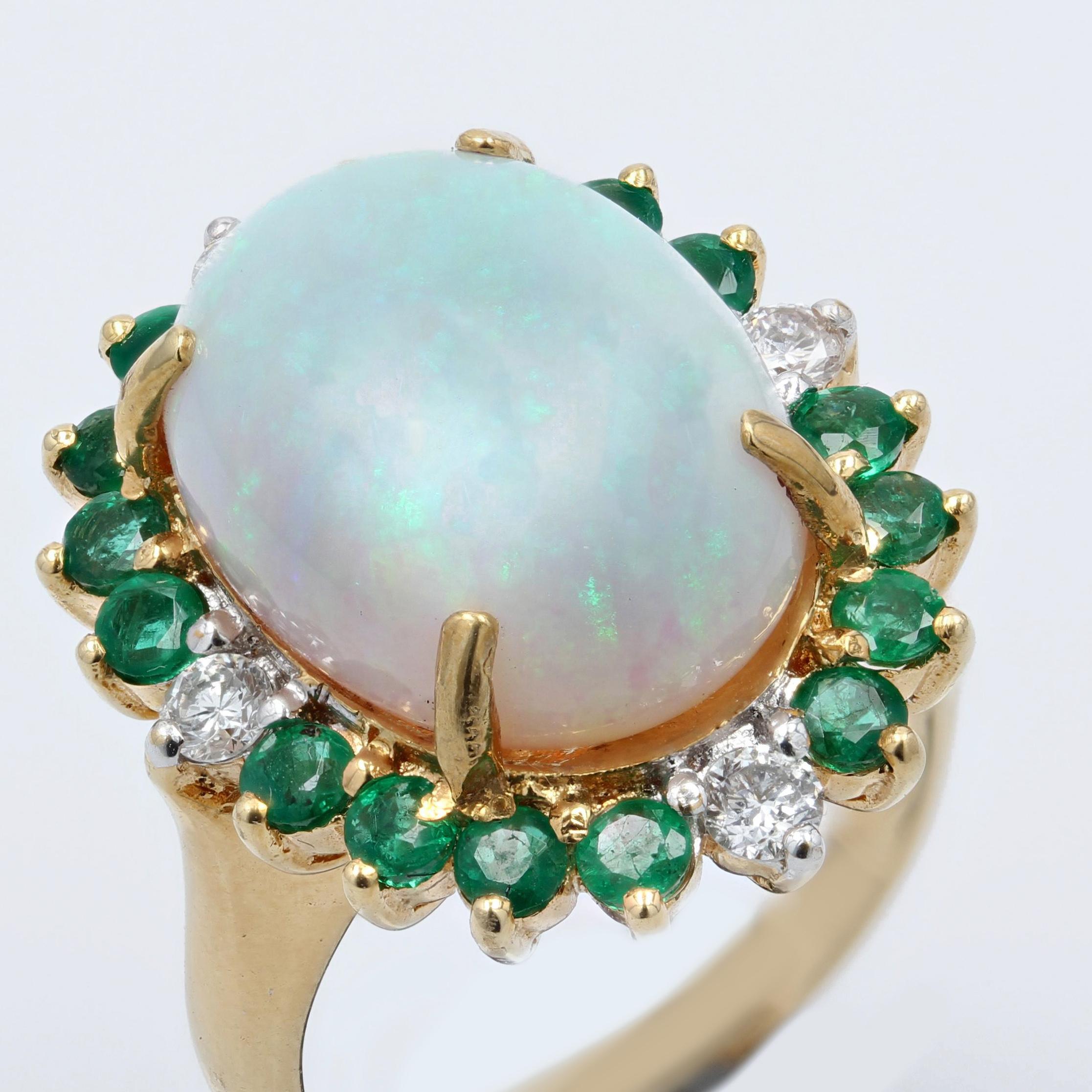 French 1980s 6.40 Carat Opal Emerald Diamond 18 Karat Yellow Gold Ring For Sale 4