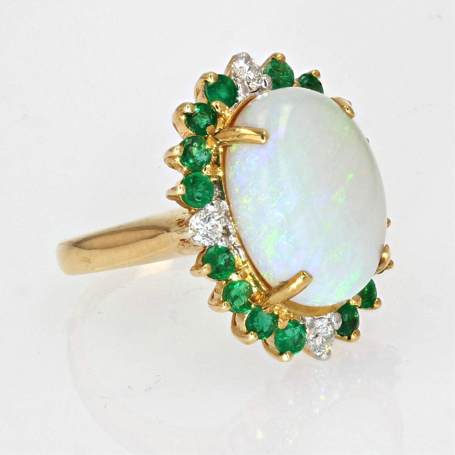French 1980s 6.40 Carat Opal Emerald Diamond 18 Karat Yellow Gold Ring For Sale 5