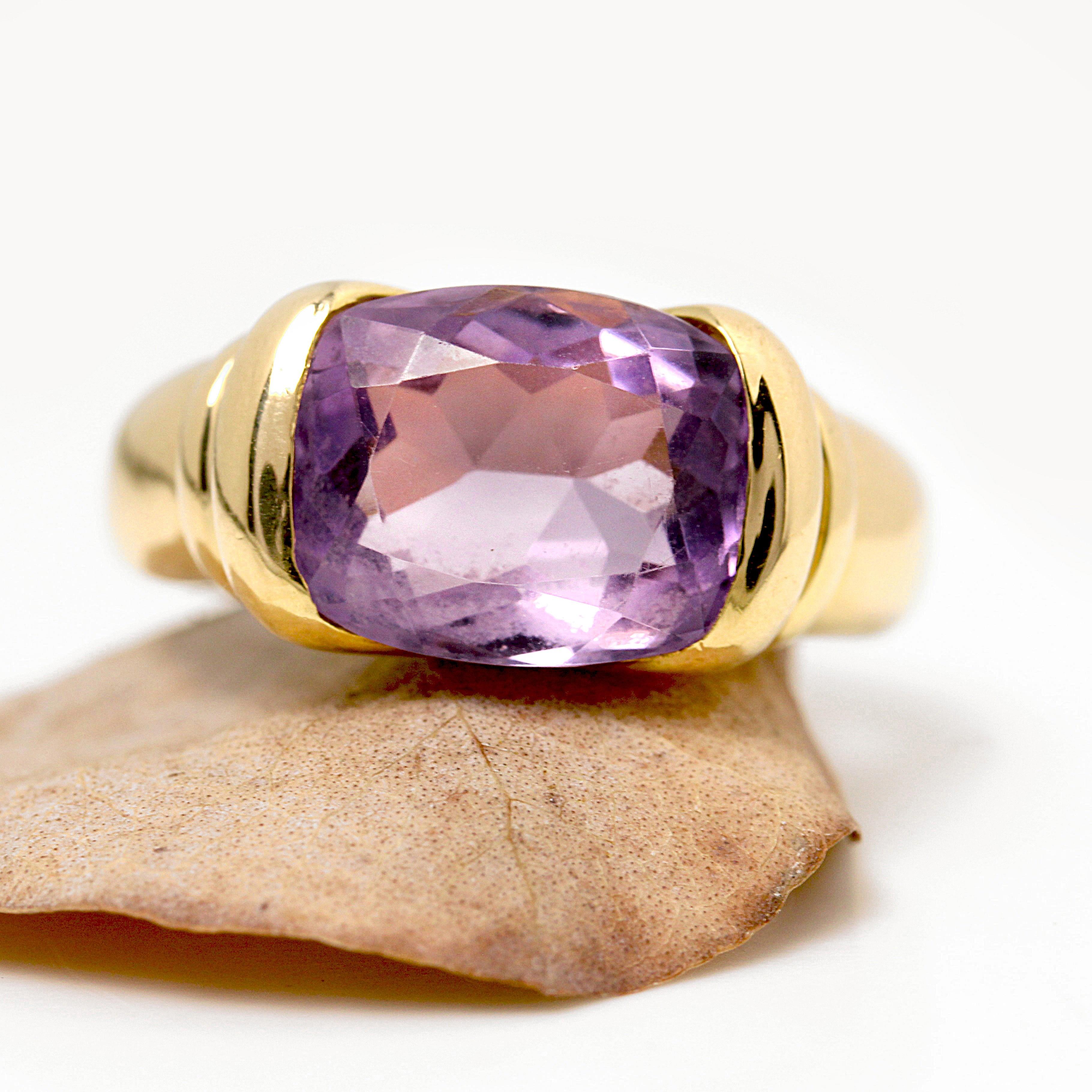Retro French 1980s Amethyst 18 Karat Yellow Gold Bangle Ring For Sale