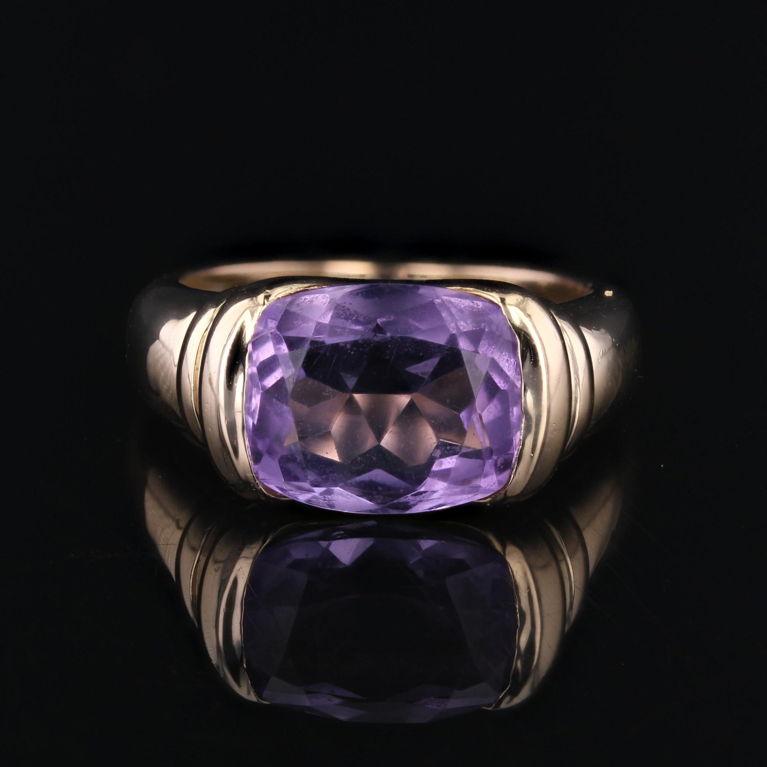 French 1980s Amethyst 18 Karat Yellow Gold Bangle Ring In Good Condition For Sale In Poitiers, FR