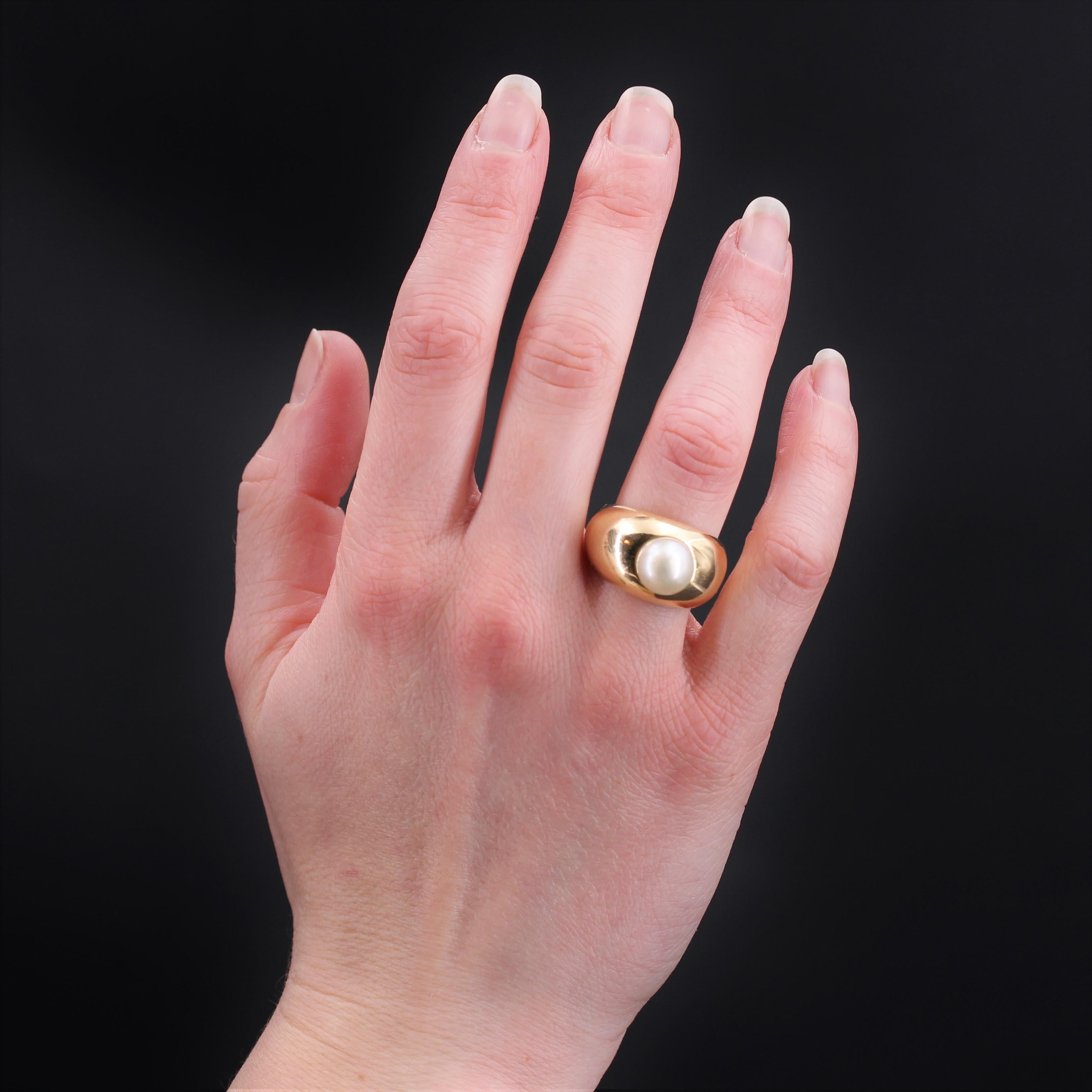 Retro French 1980s Button Pearl 18 Karat Yellow Gold Bangle Ring For Sale