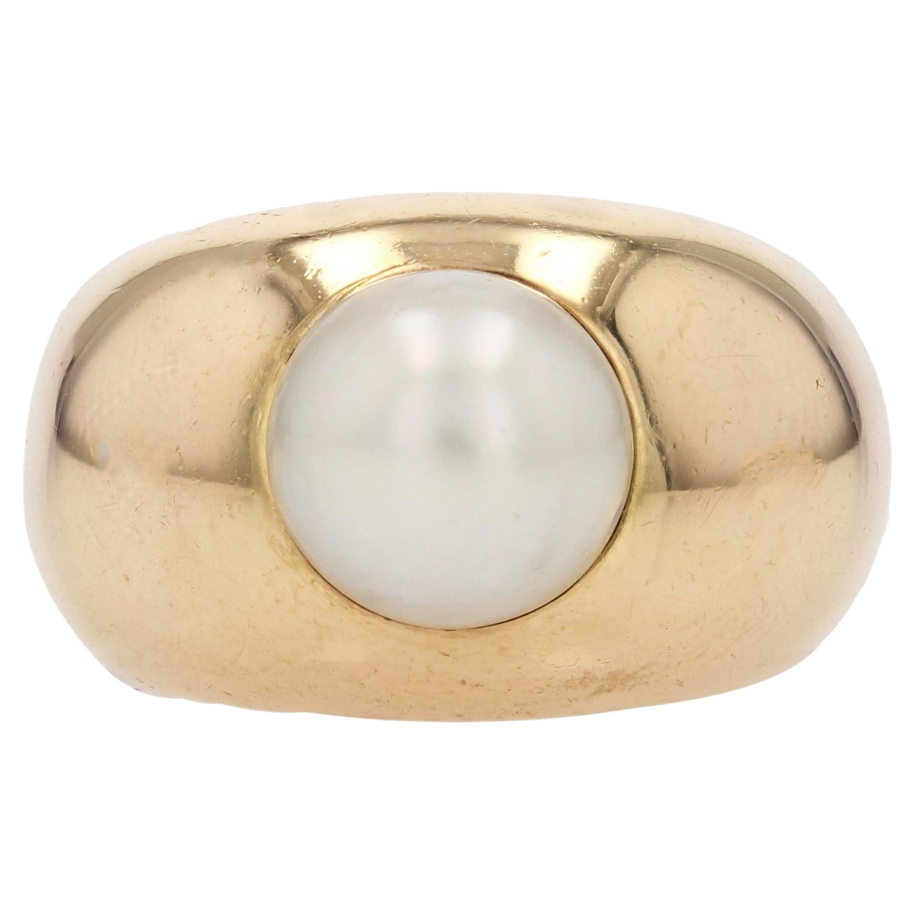 French 1980s Button Pearl 18 Karat Yellow Gold Bangle Ring For Sale