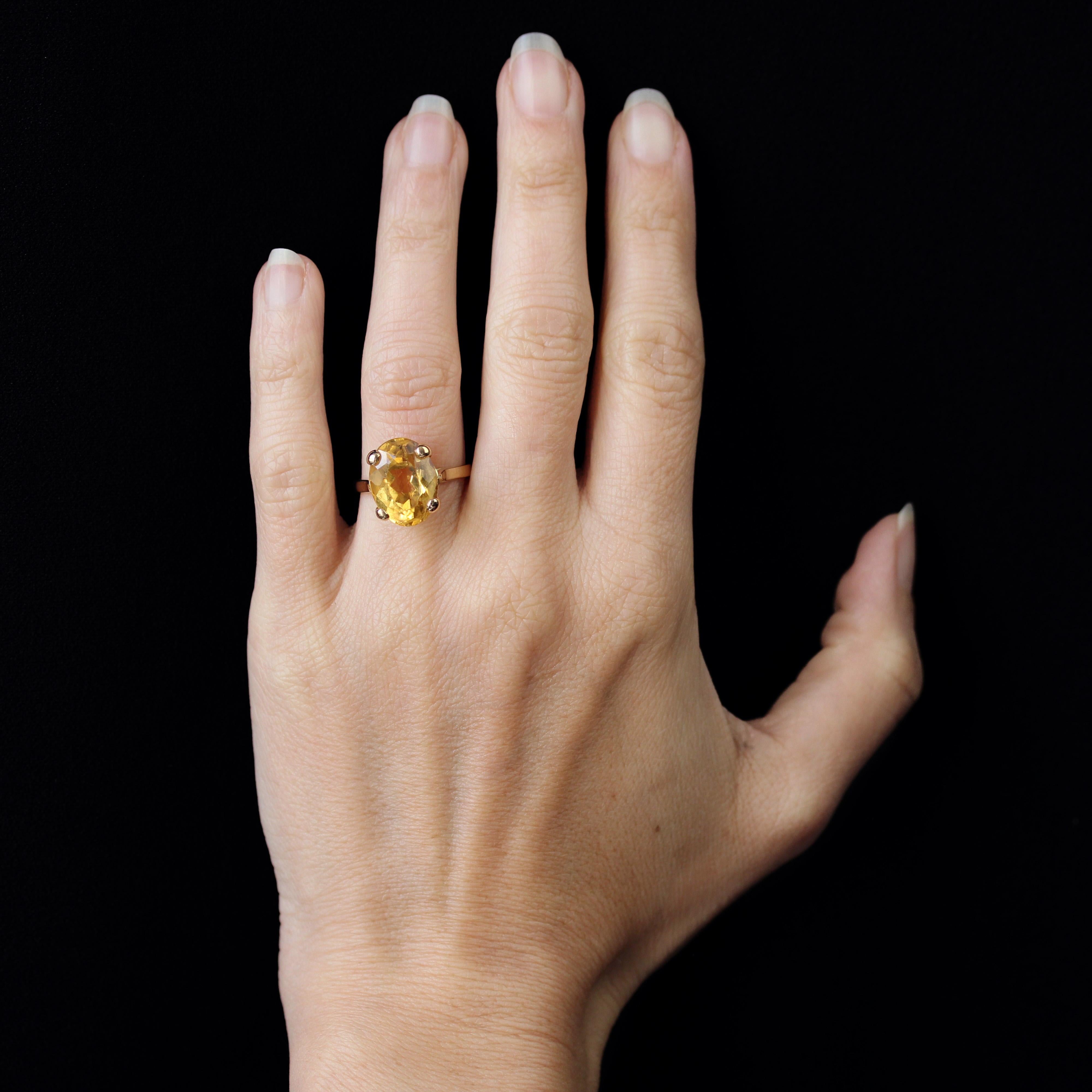 Anillo de oro amarillo de 18 quilates, sello de cabeza de águila.
Este anillo vintage está adornado con un citrino oval facetado sujeto por cuatro garras en un engaste calado.
Peso del citrino : 6 quilates aproximadamente.
Altura : 13,8 mm