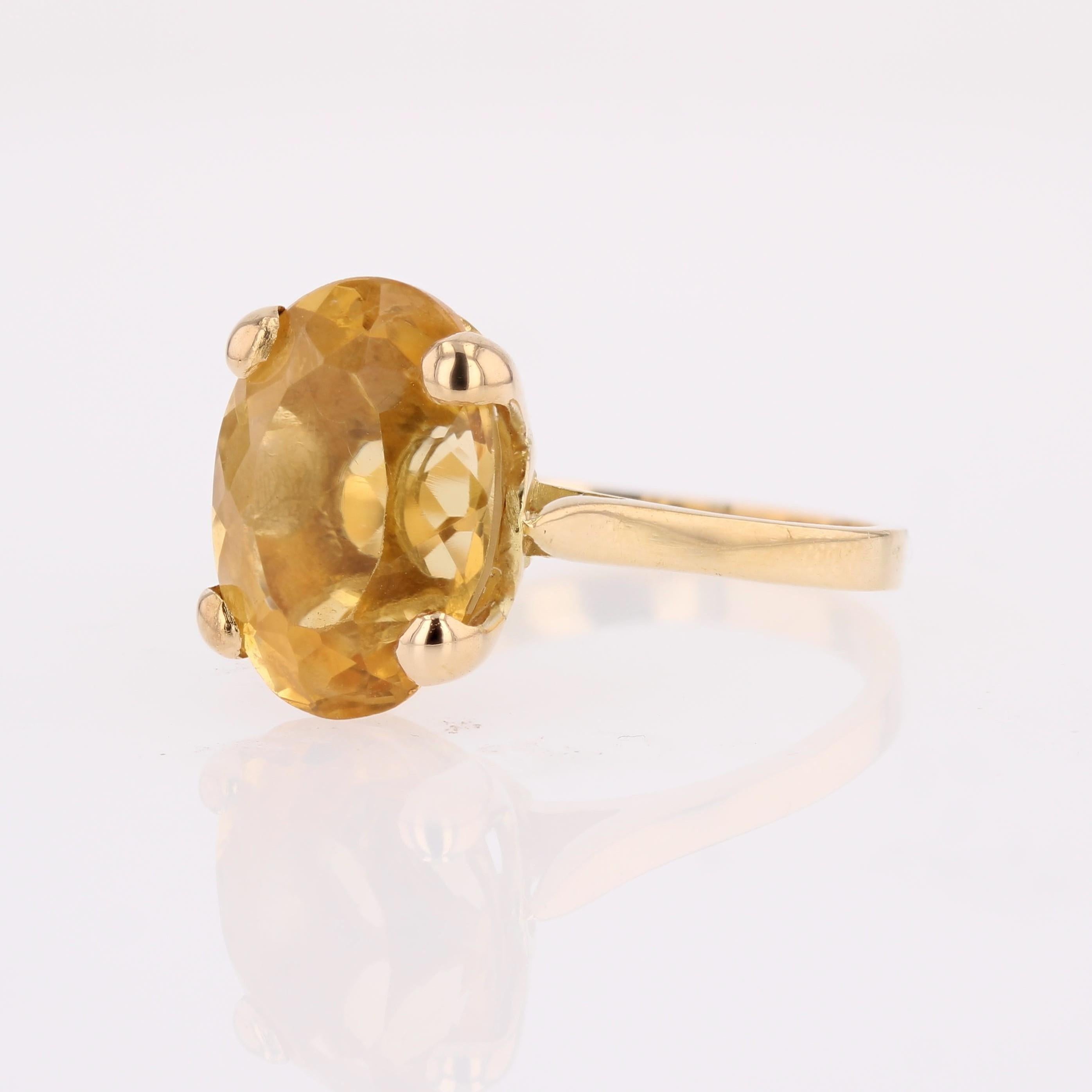 Anillo de cóctel francés de oro amarillo de 18 quilates con citrino de los años 80 Corte oval en venta