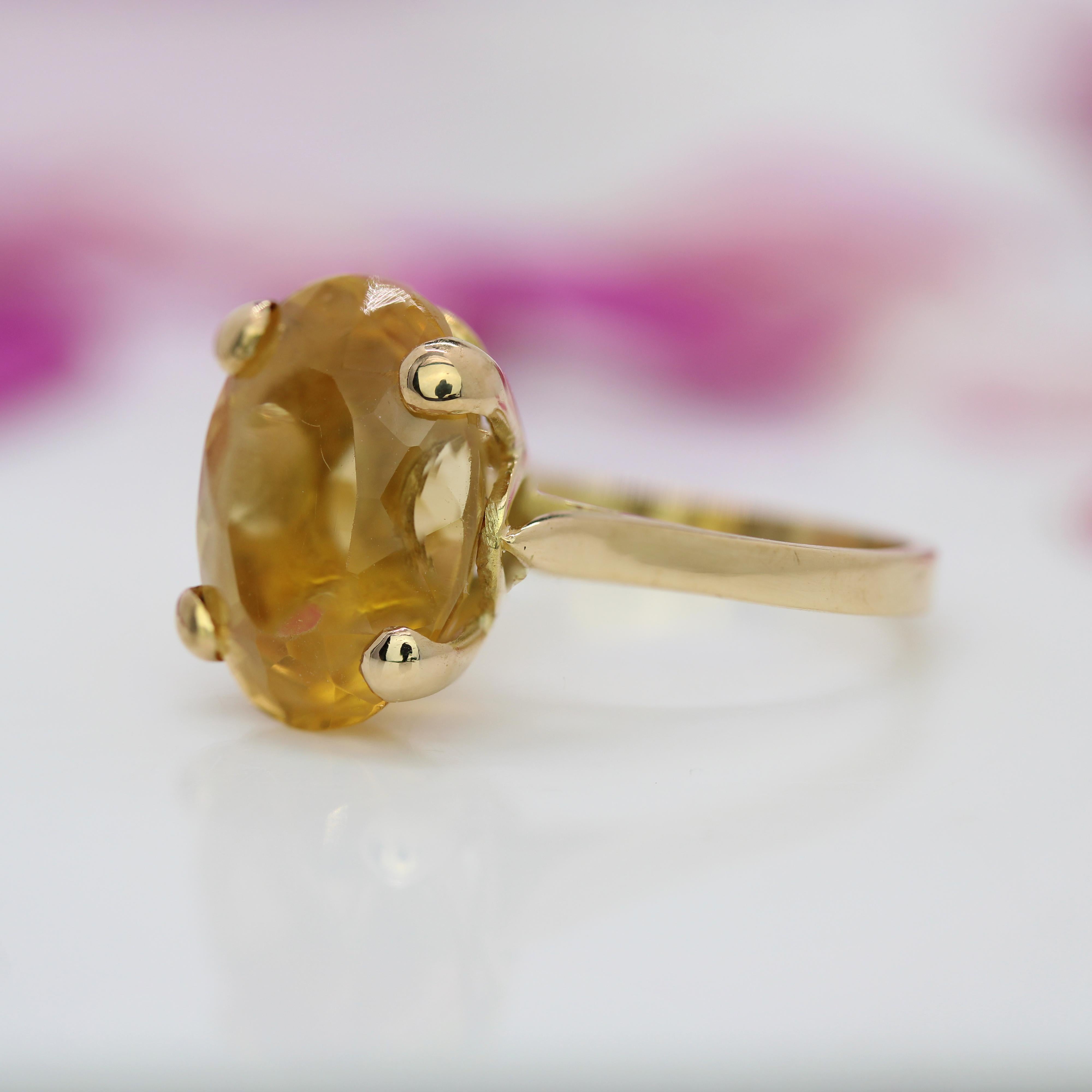 De las mujeres Anillo de cóctel francés de oro amarillo de 18 quilates con citrino de los años 80 en venta