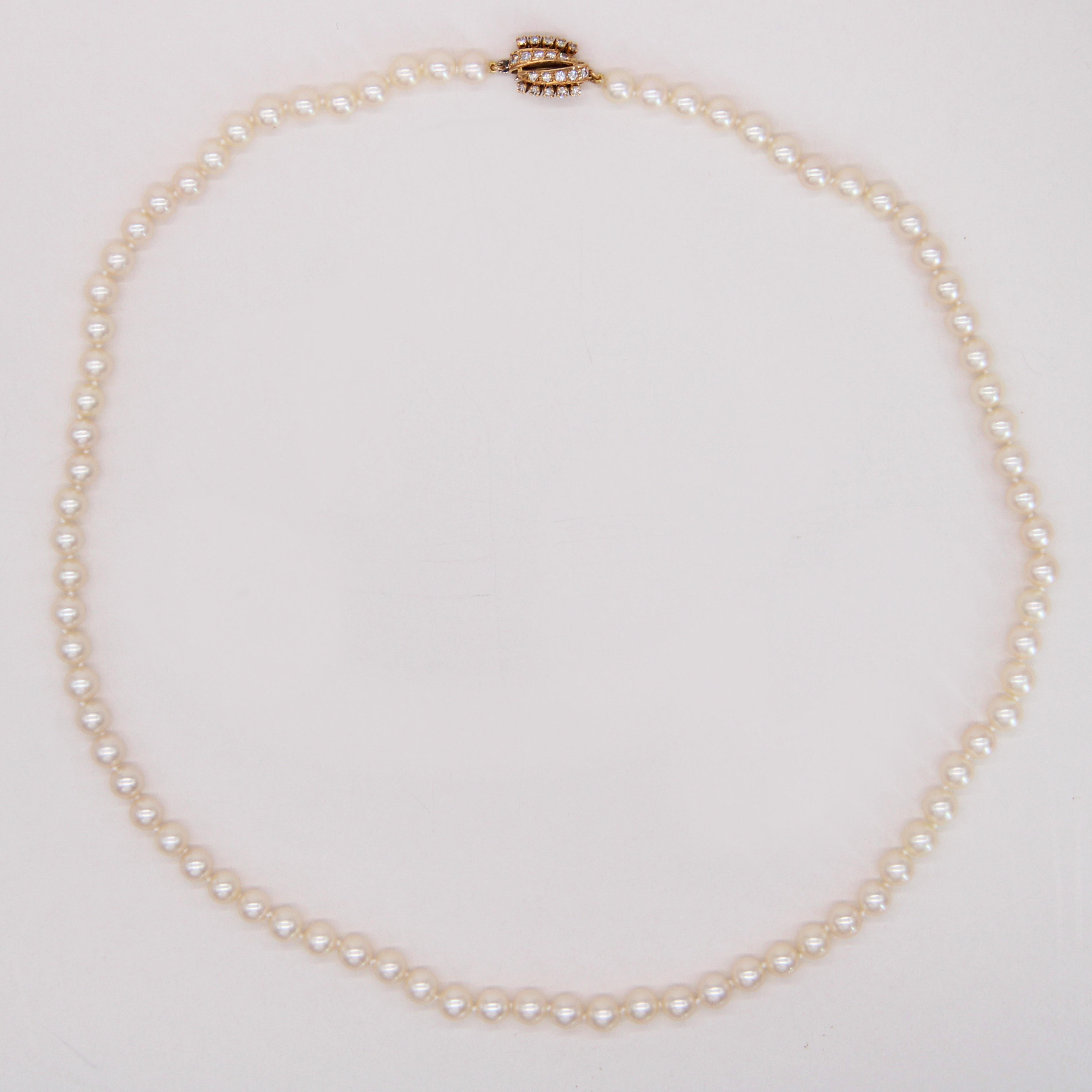 Collana girocollo in oro giallo 18 carati con perle coltivate francesi degli anni '80 e diamanti in vendita 5