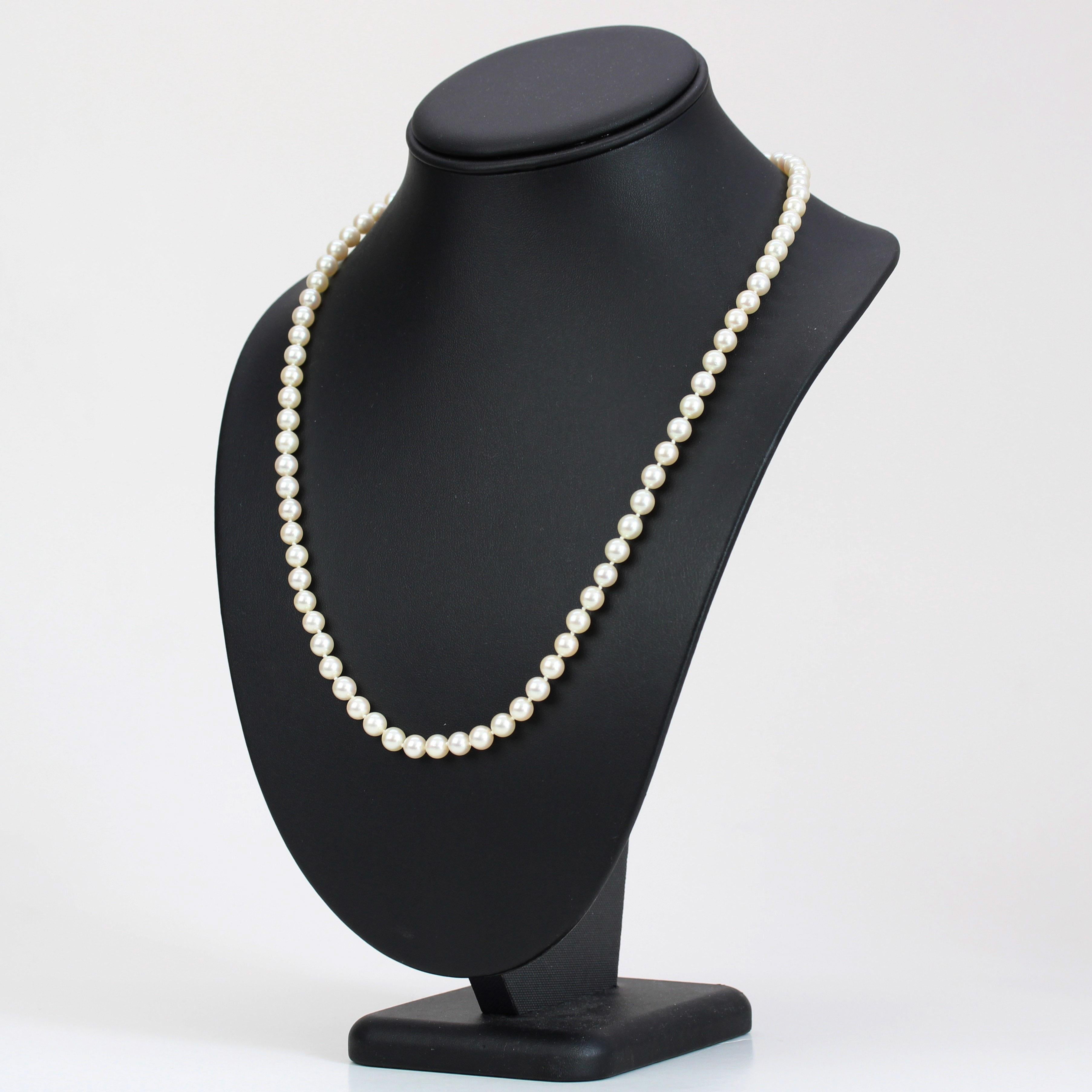 Collana girocollo in oro giallo 18 carati con perle coltivate francesi degli anni '80 e diamanti in vendita 2