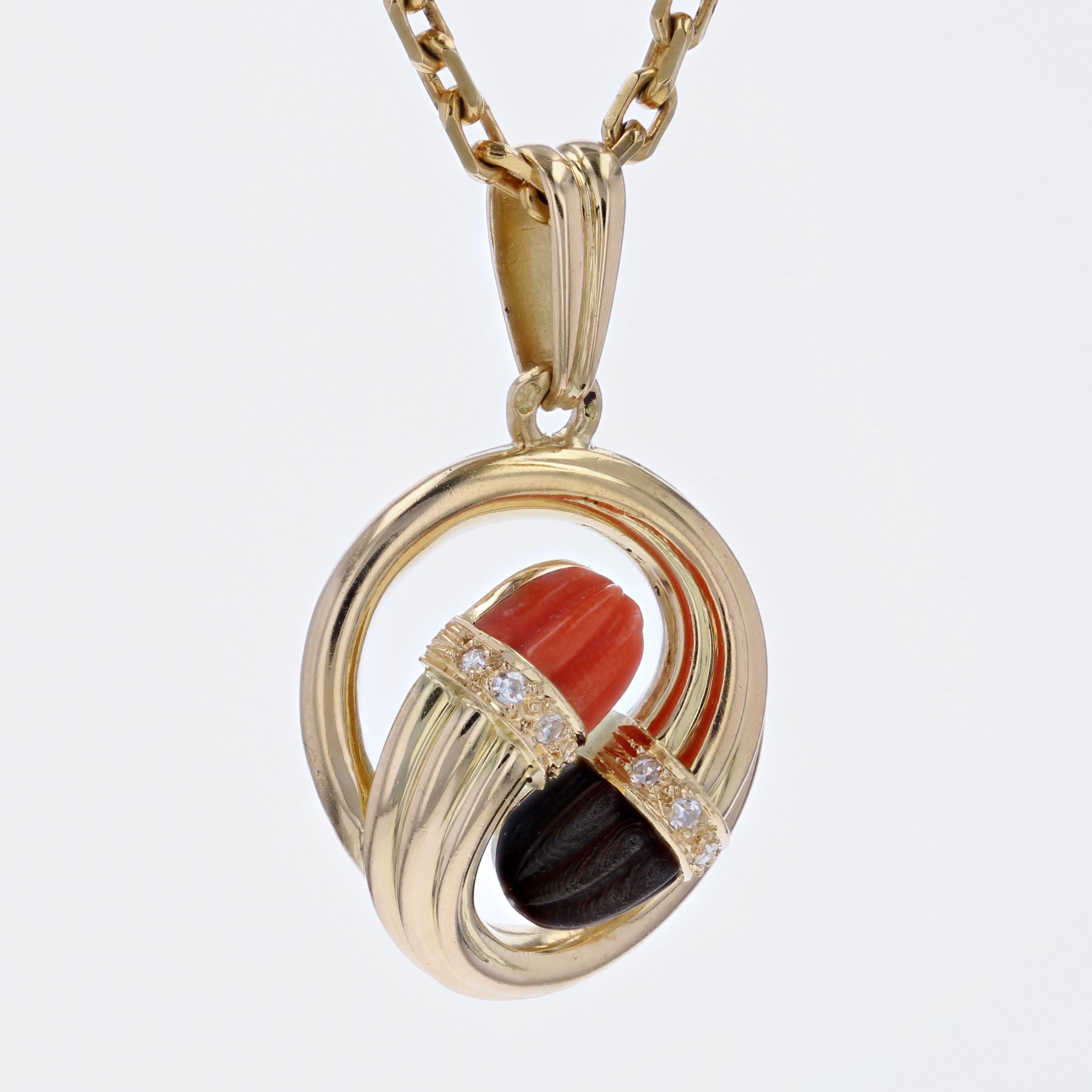 French 1980s Diamonds Coral Ebony 18 Karat Yellow Gold Pendant In Good Condition For Sale In Poitiers, FR