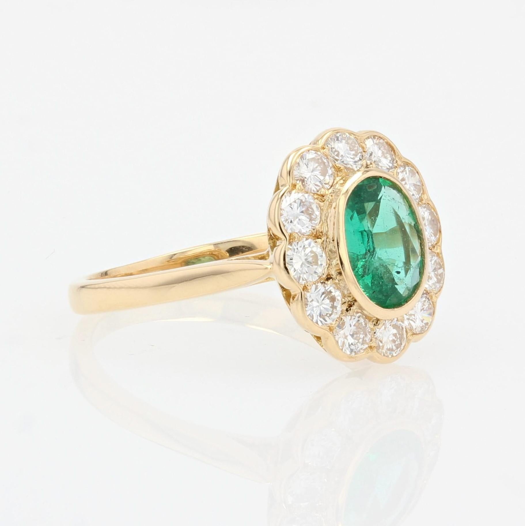 French 1980s Emerald Diamond 18 Karat Yellow Gold Pompadour Ring 5