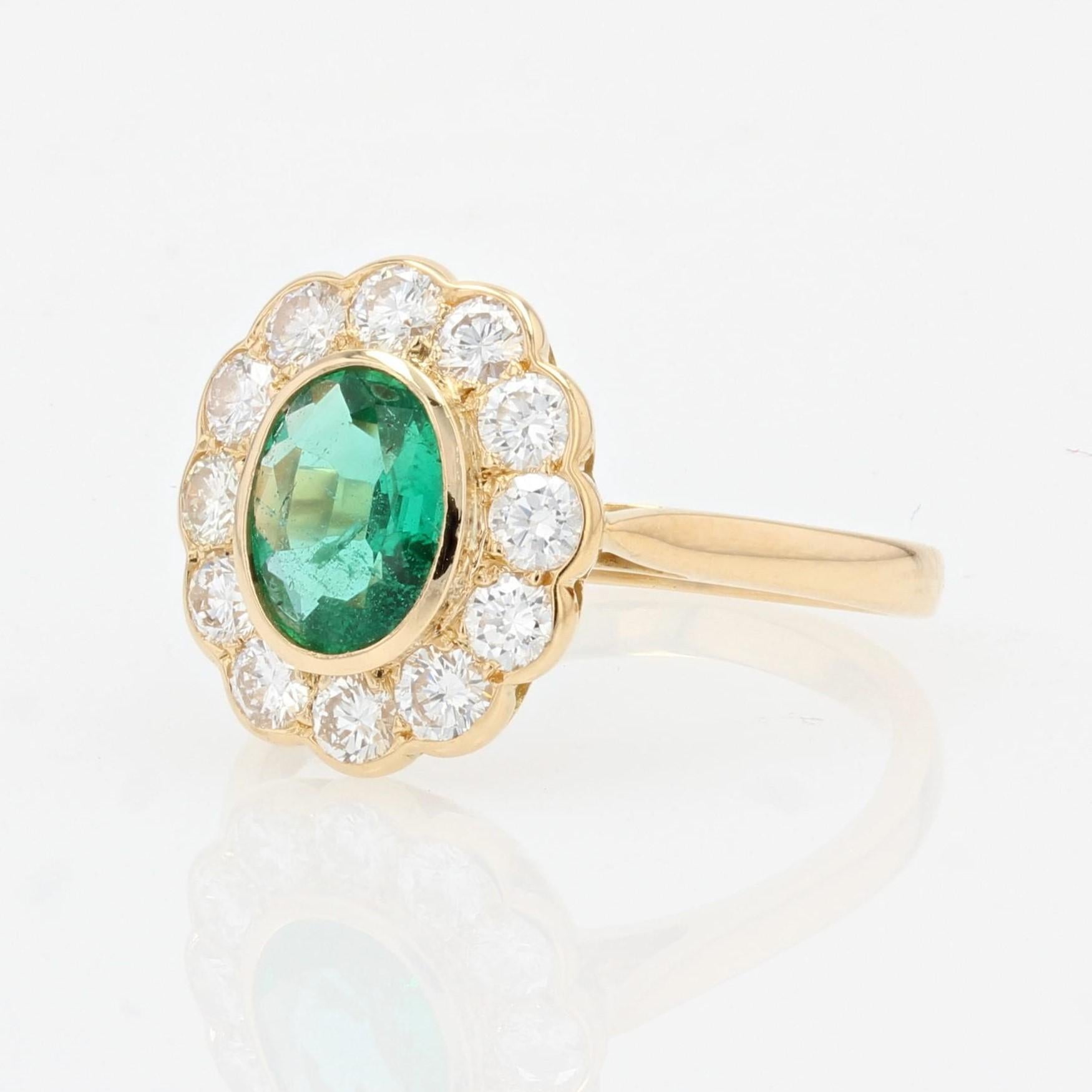 French 1980s Emerald Diamond 18 Karat Yellow Gold Pompadour Ring 2