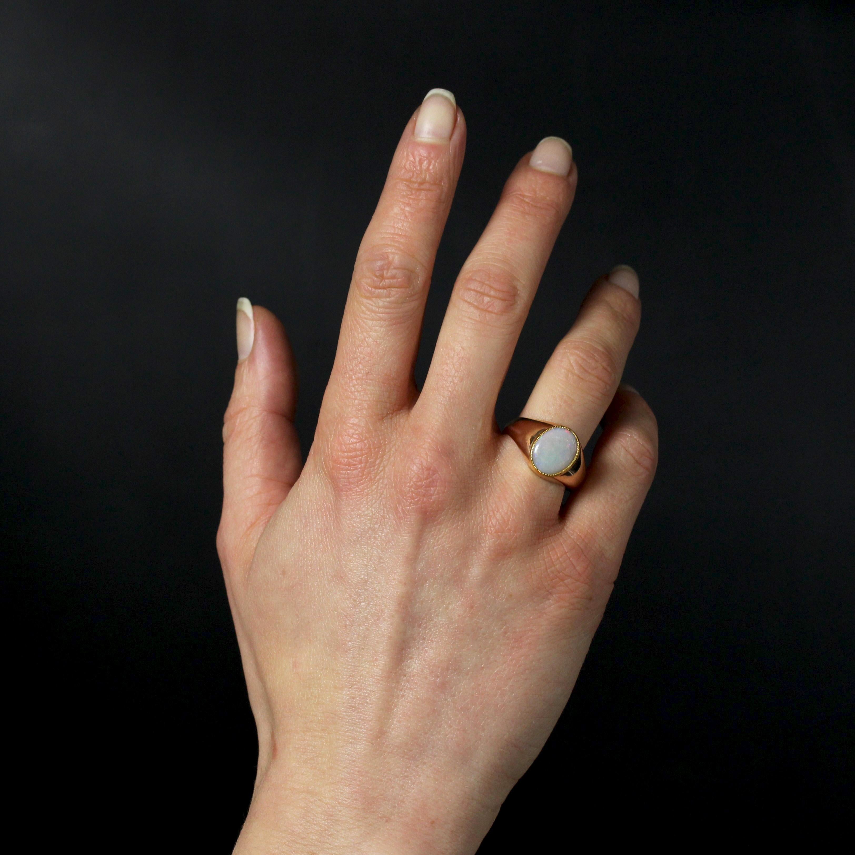 French 1980s Opal 18 Karat Rose Gold Retro Bangle Ring In Good Condition For Sale In Poitiers, FR