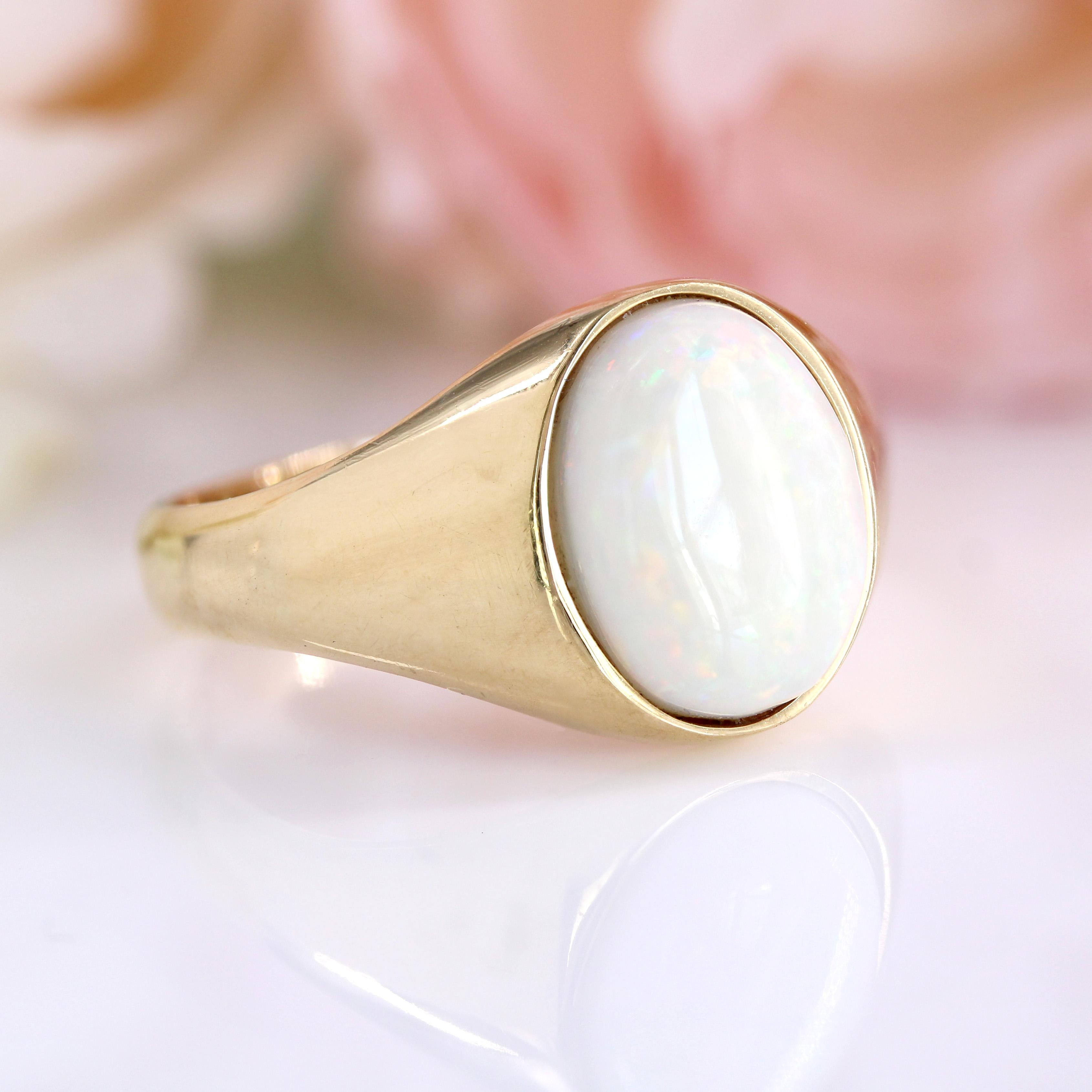 Anello francese anni '80 con opale in oro giallo 18 carati, con braccialetto retrò in vendita 5