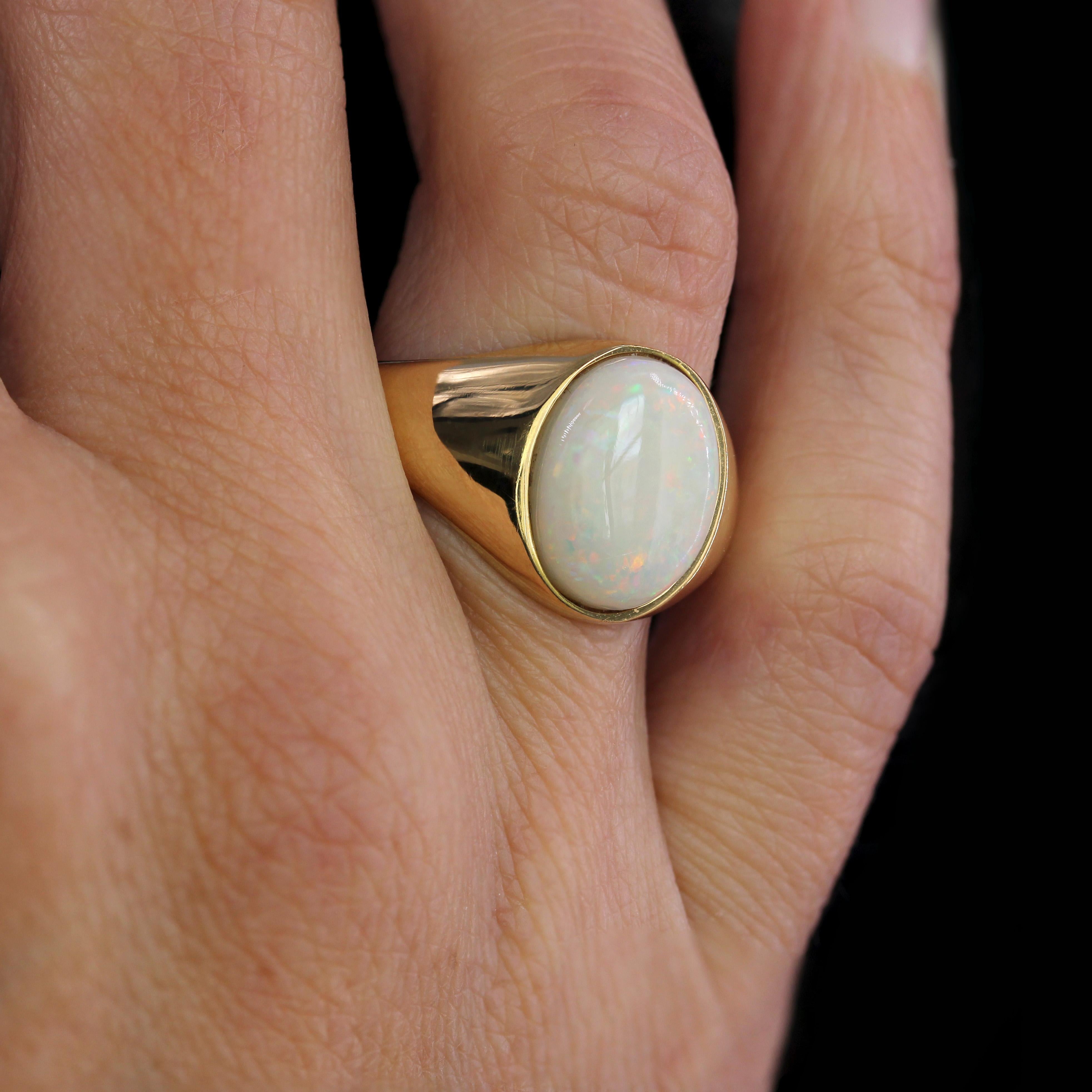 Anello francese anni '80 con opale in oro giallo 18 carati, con braccialetto retrò in vendita 7