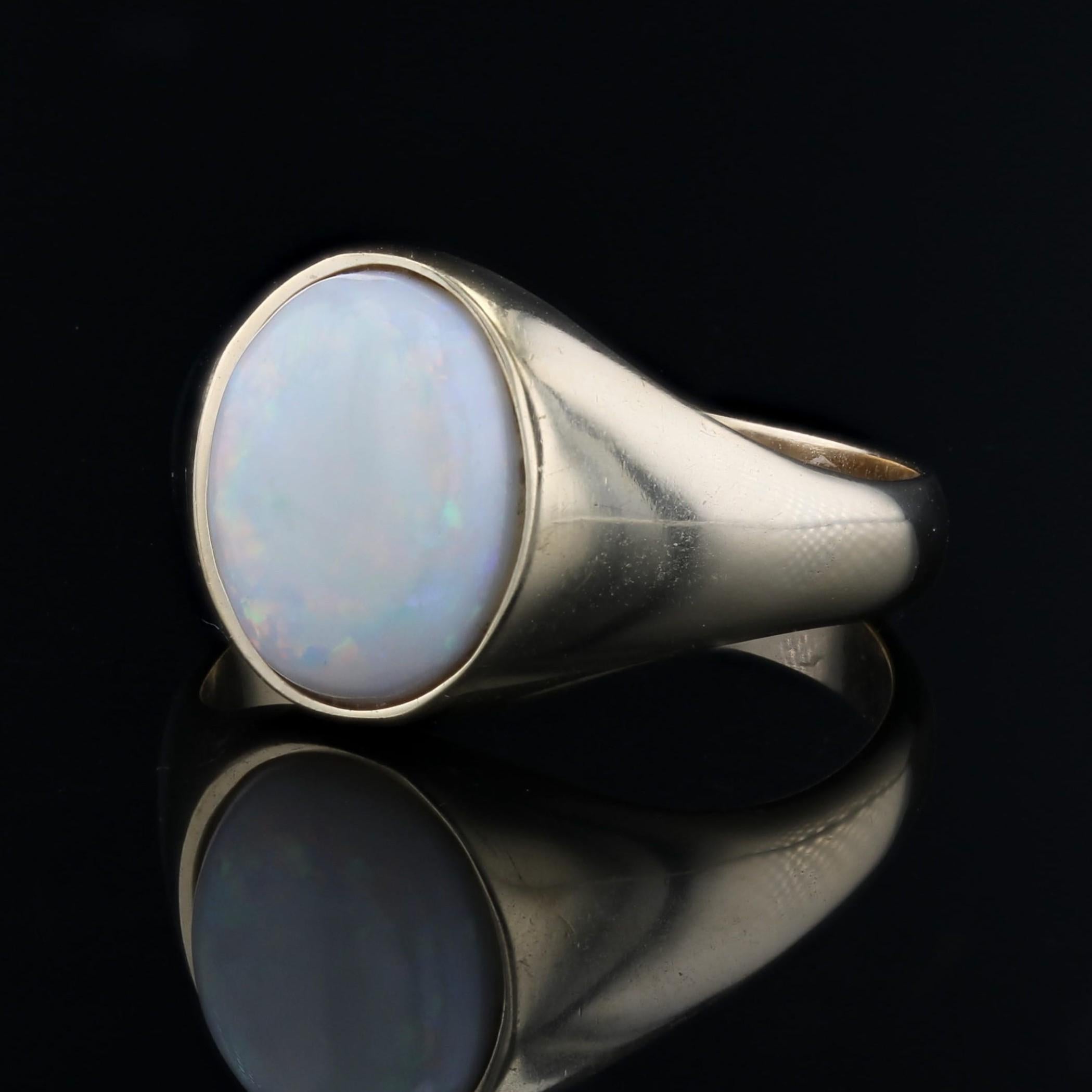 Anello francese anni '80 con opale in oro giallo 18 carati, con braccialetto retrò in vendita 1