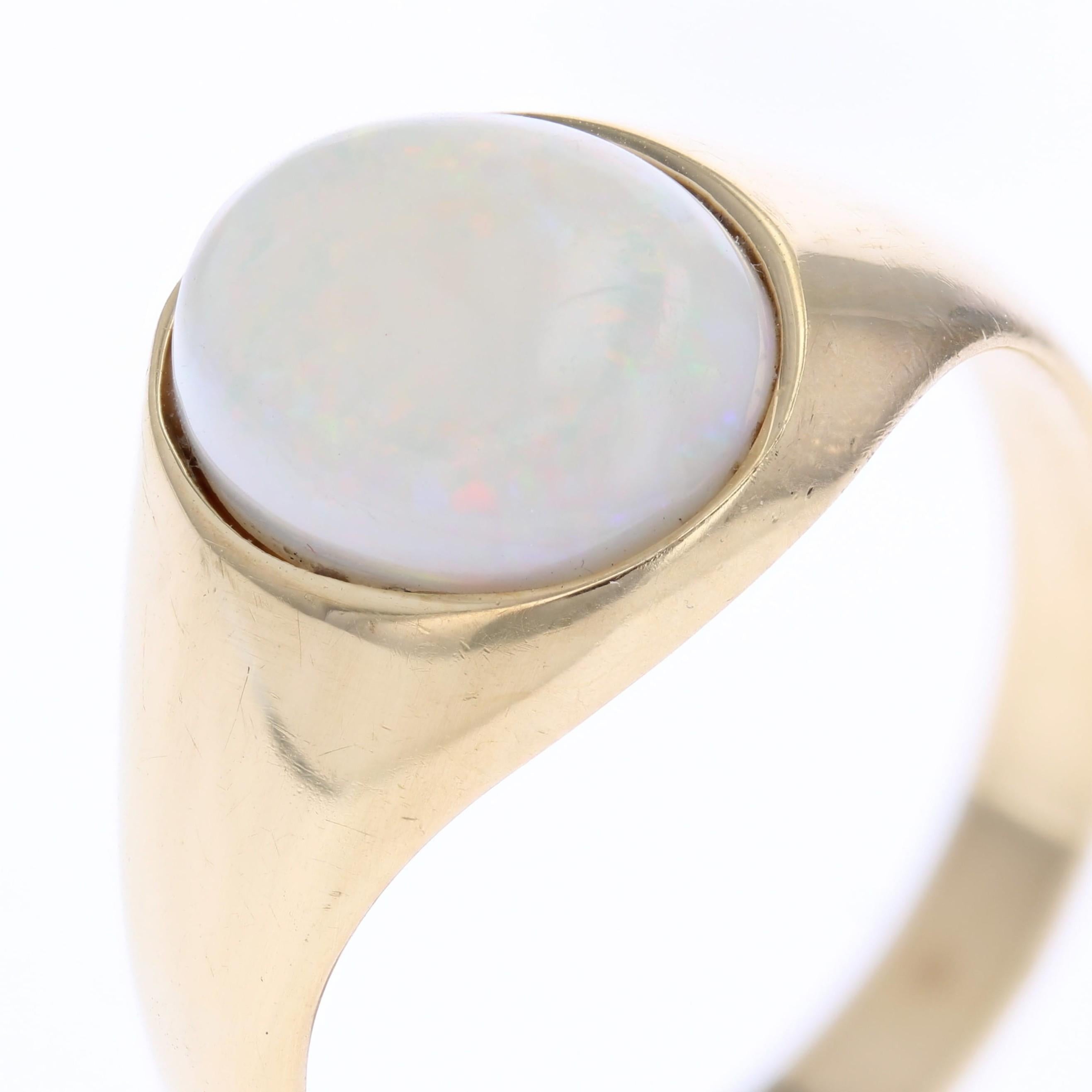 Anello francese anni '80 con opale in oro giallo 18 carati, con braccialetto retrò in vendita 3