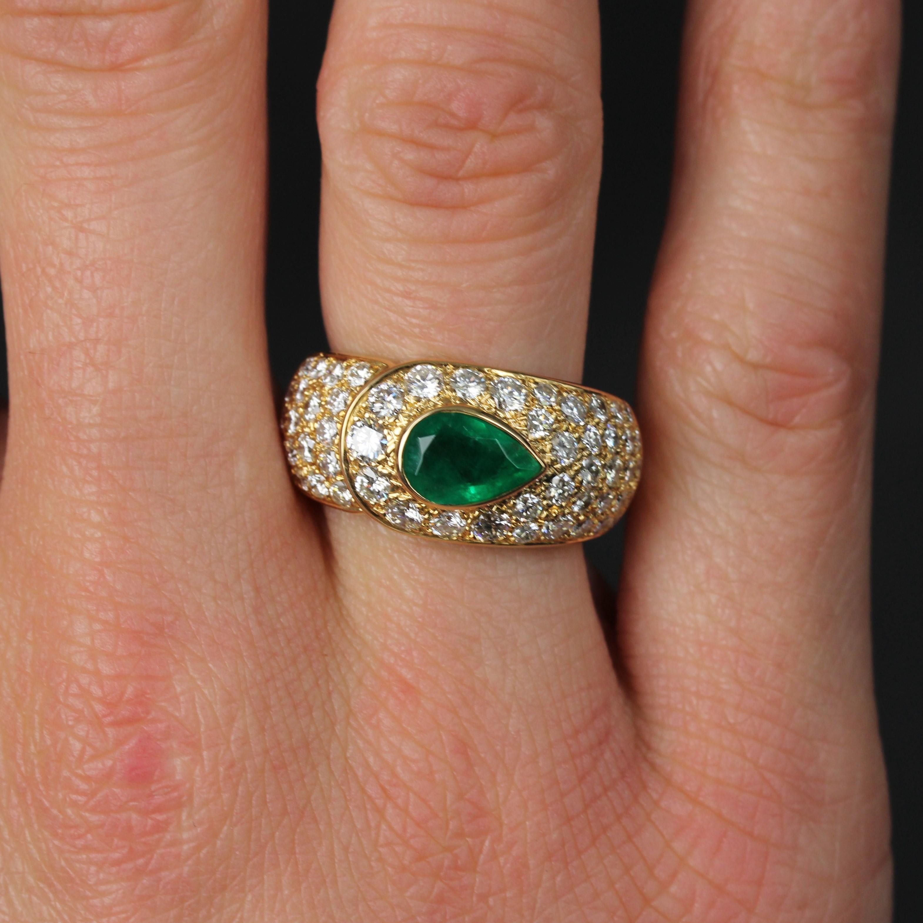 French 1980s Pear Cut Emerald Diamonds 18 Karat Yellow Gold Bangle Ring For Sale 1