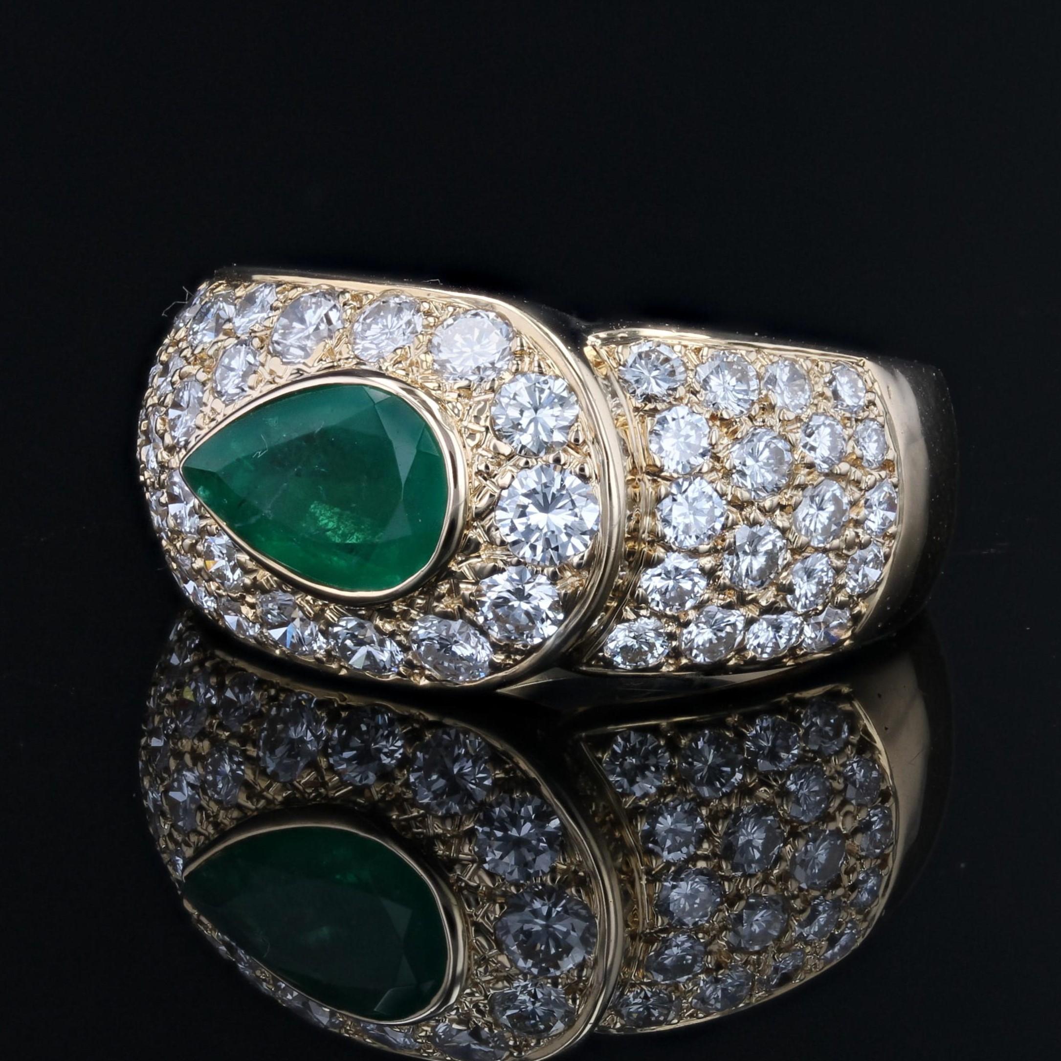 French 1980s Pear Cut Emerald Diamonds 18 Karat Yellow Gold Bangle Ring For Sale 2