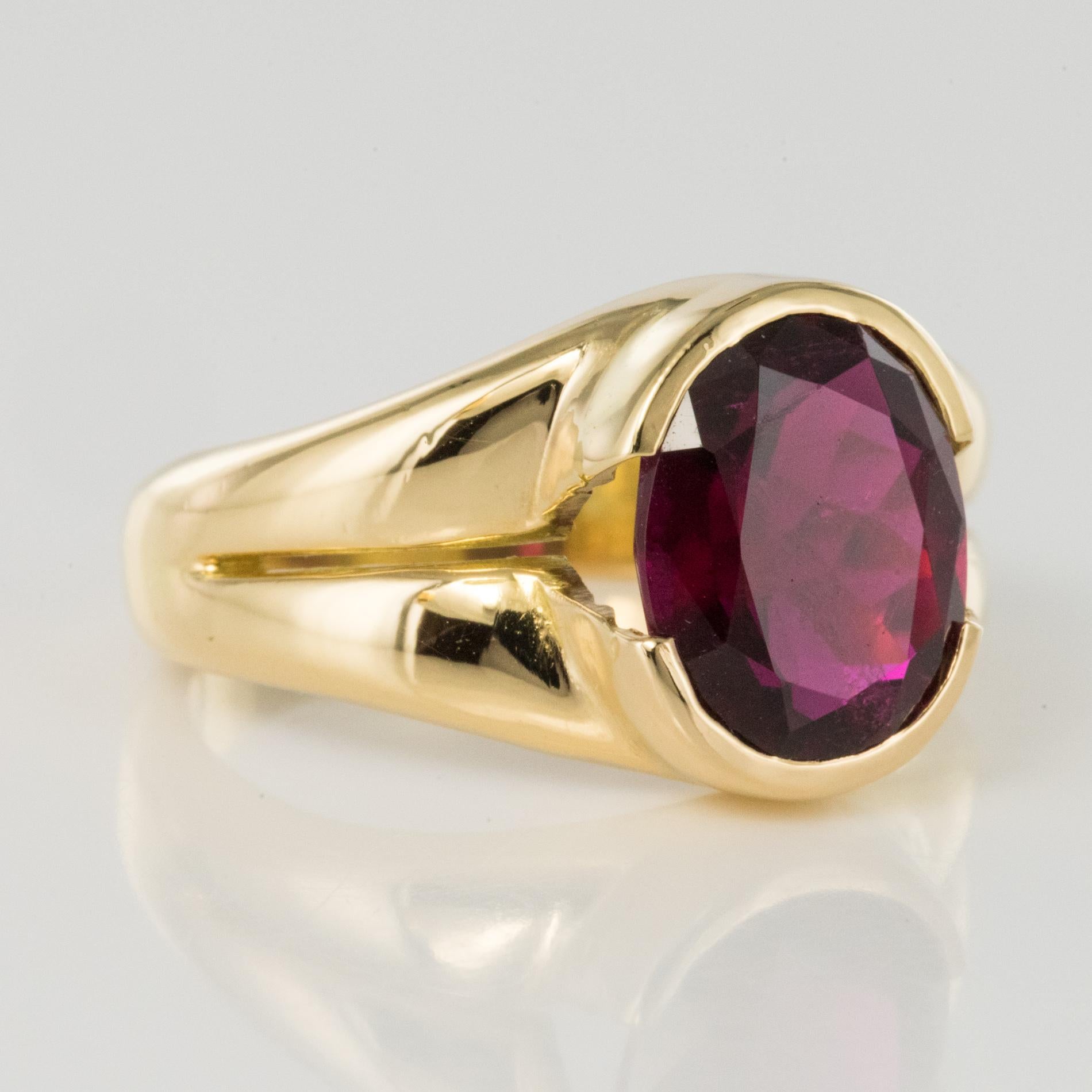 French 1980s Rubellite Tourmaline 18 Karat Yellow Gold Ring For Sale 4