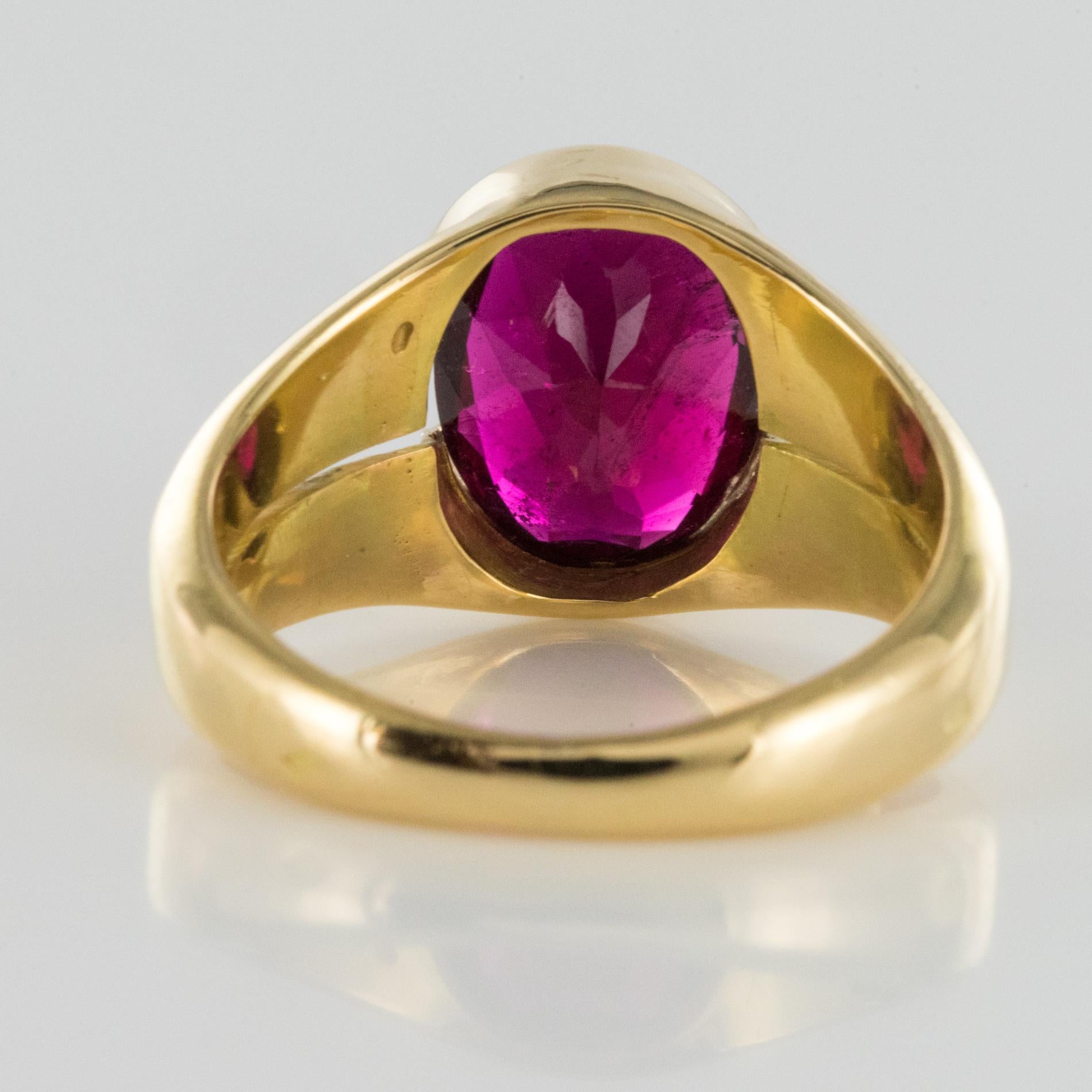 French 1980s Rubellite Tourmaline 18 Karat Yellow Gold Ring For Sale 5