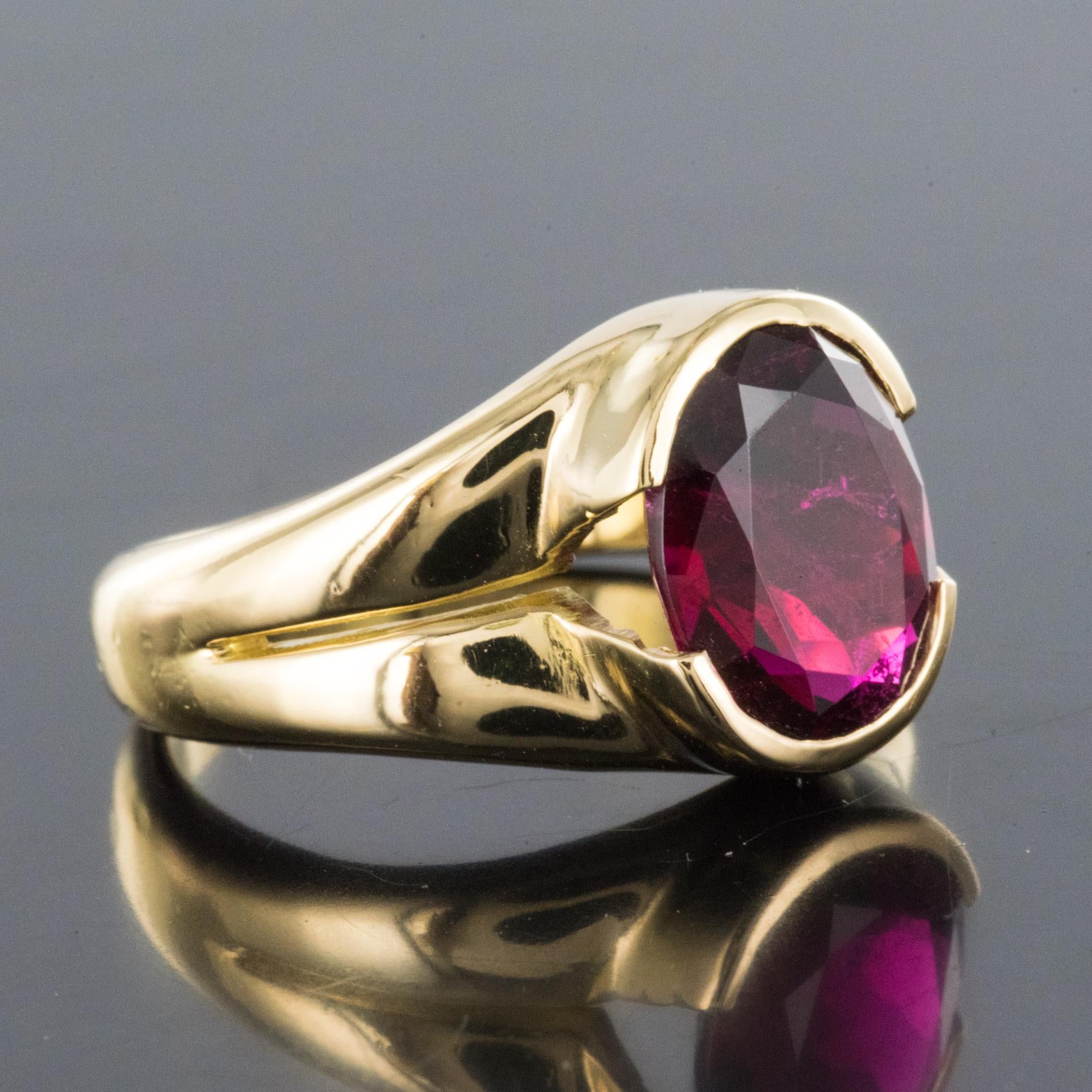 Oval Cut French 1980s Rubellite Tourmaline 18 Karat Yellow Gold Ring For Sale