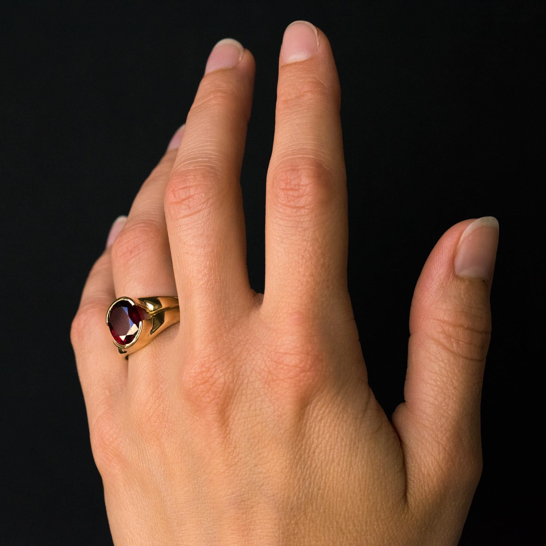 French 1980s Rubellite Tourmaline 18 Karat Yellow Gold Ring In Good Condition For Sale In Poitiers, FR