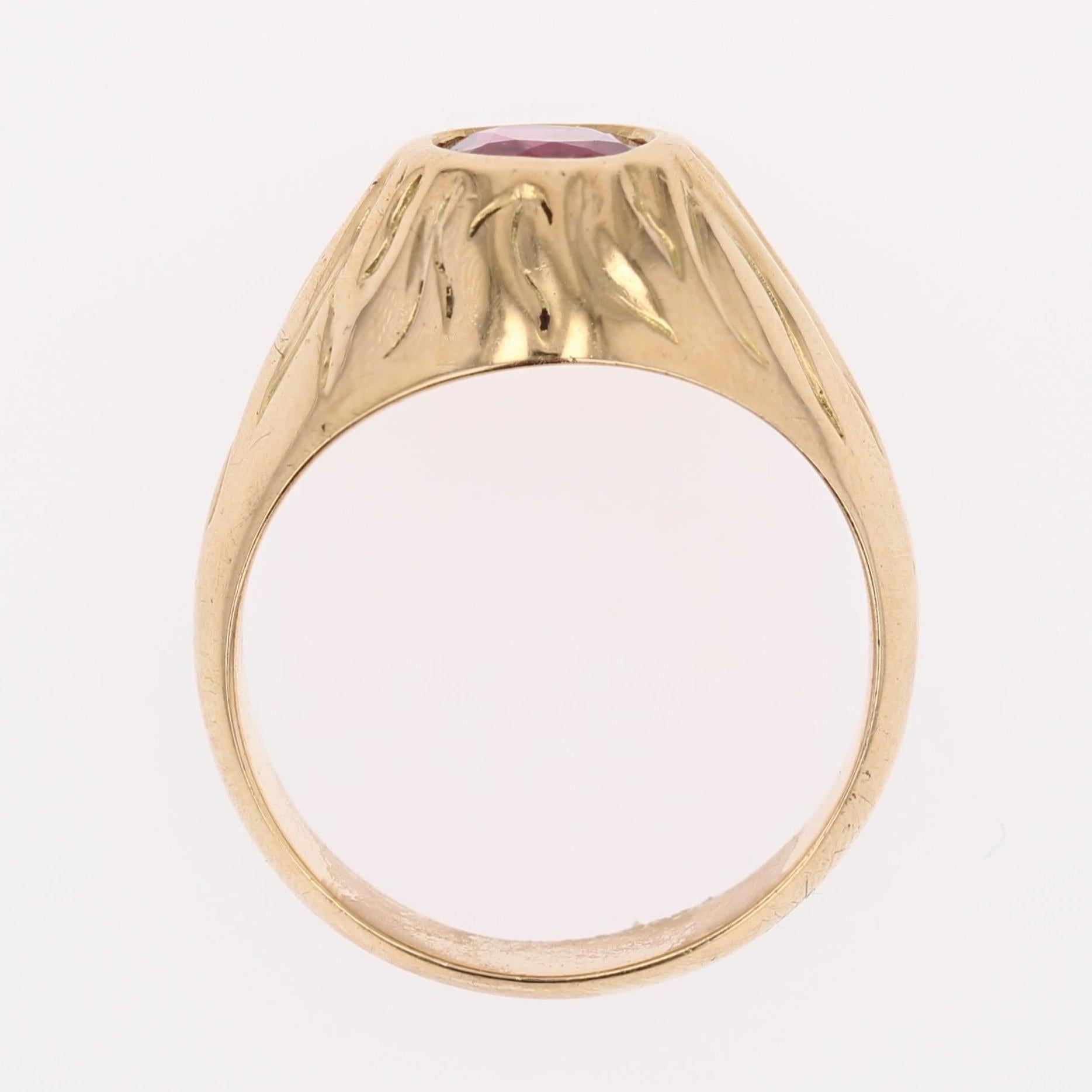 Anello francese anni '80 in oro giallo 18 carati con rubino in vendita 9