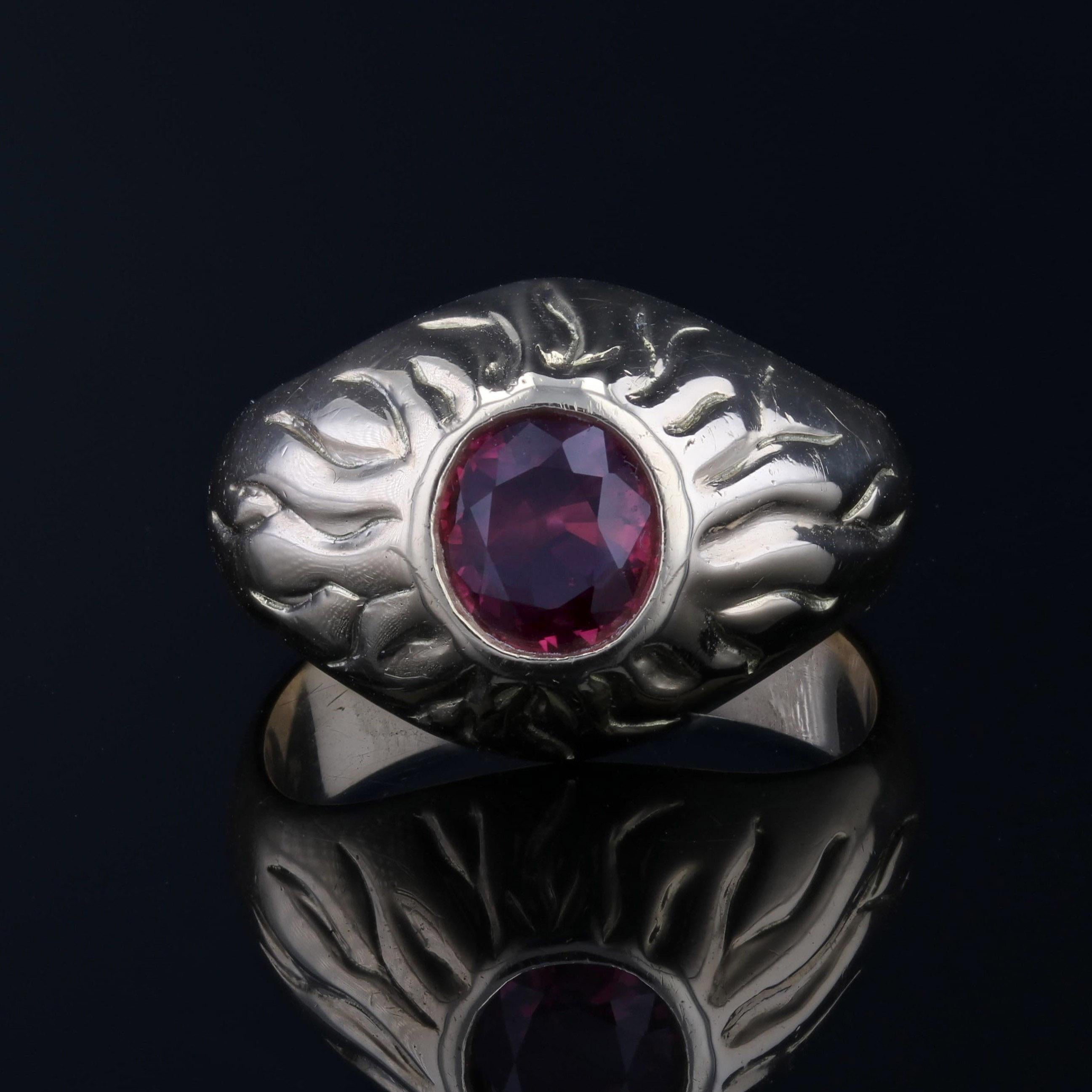 Anello francese anni '80 in oro giallo 18 carati con rubino In condizioni ottime in vendita a Poitiers, FR