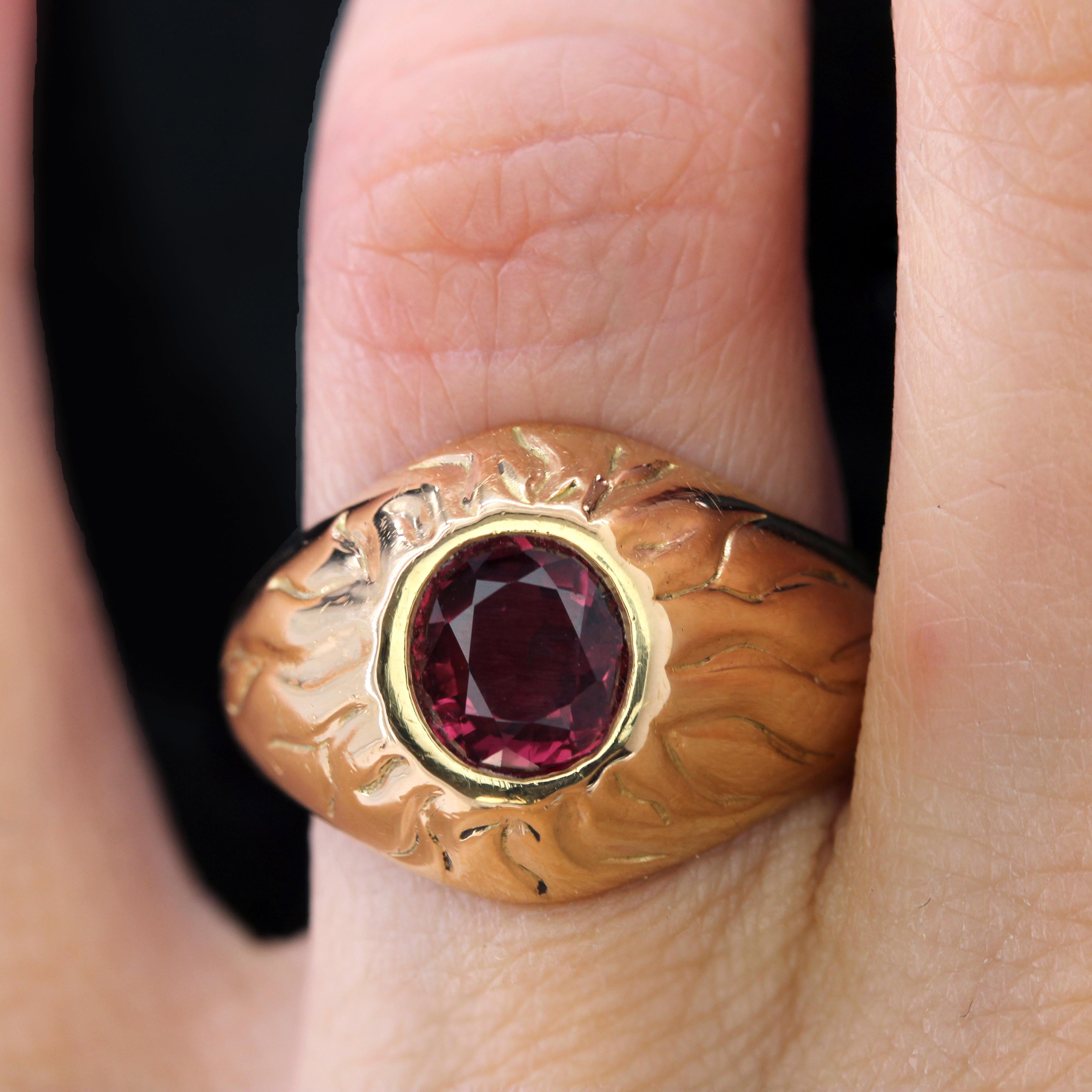 da uomo o donna Anello francese anni '80 in oro giallo 18 carati con rubino in vendita