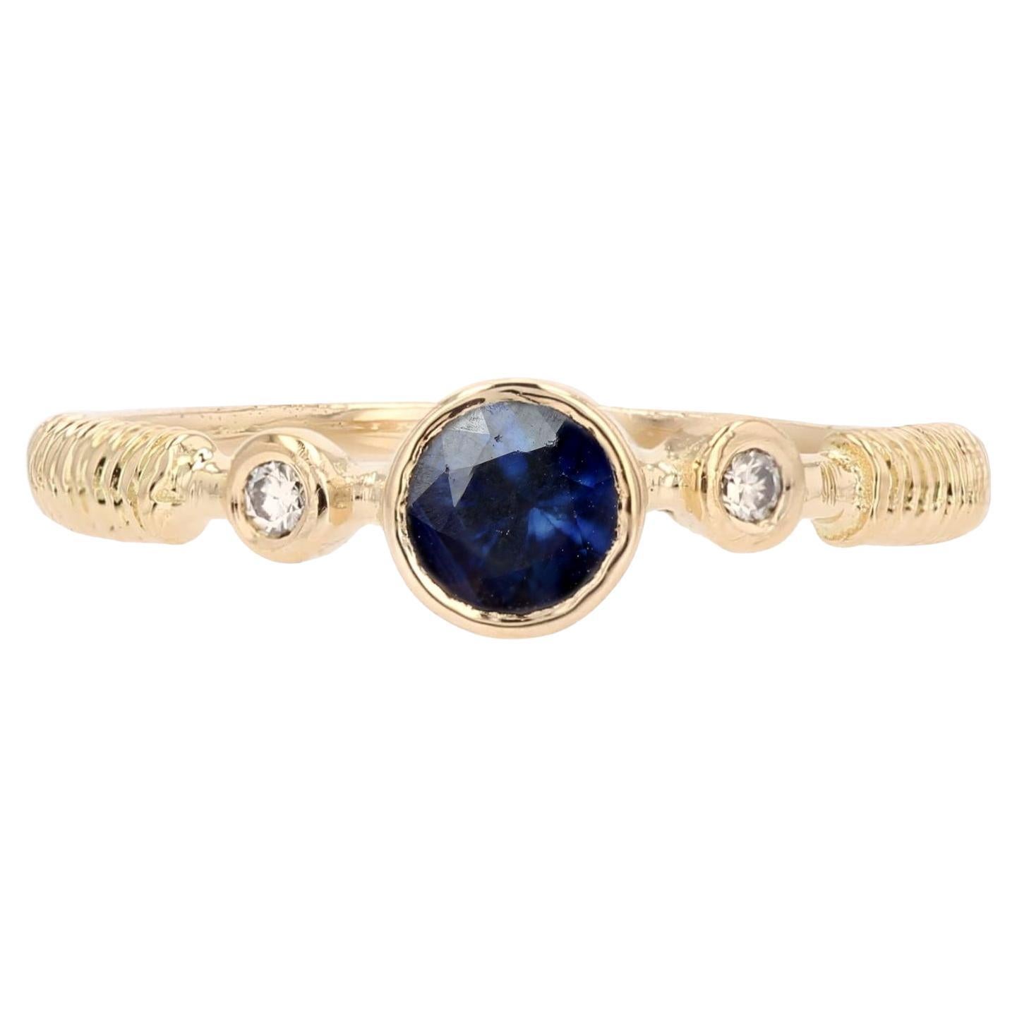 Bague française des années 1980 en or jaune 18 carats, saphir et diamants en vente