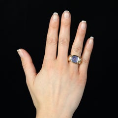 Anello francese anni '80 con calcedonio Sugarloaf in oro giallo 18 carati