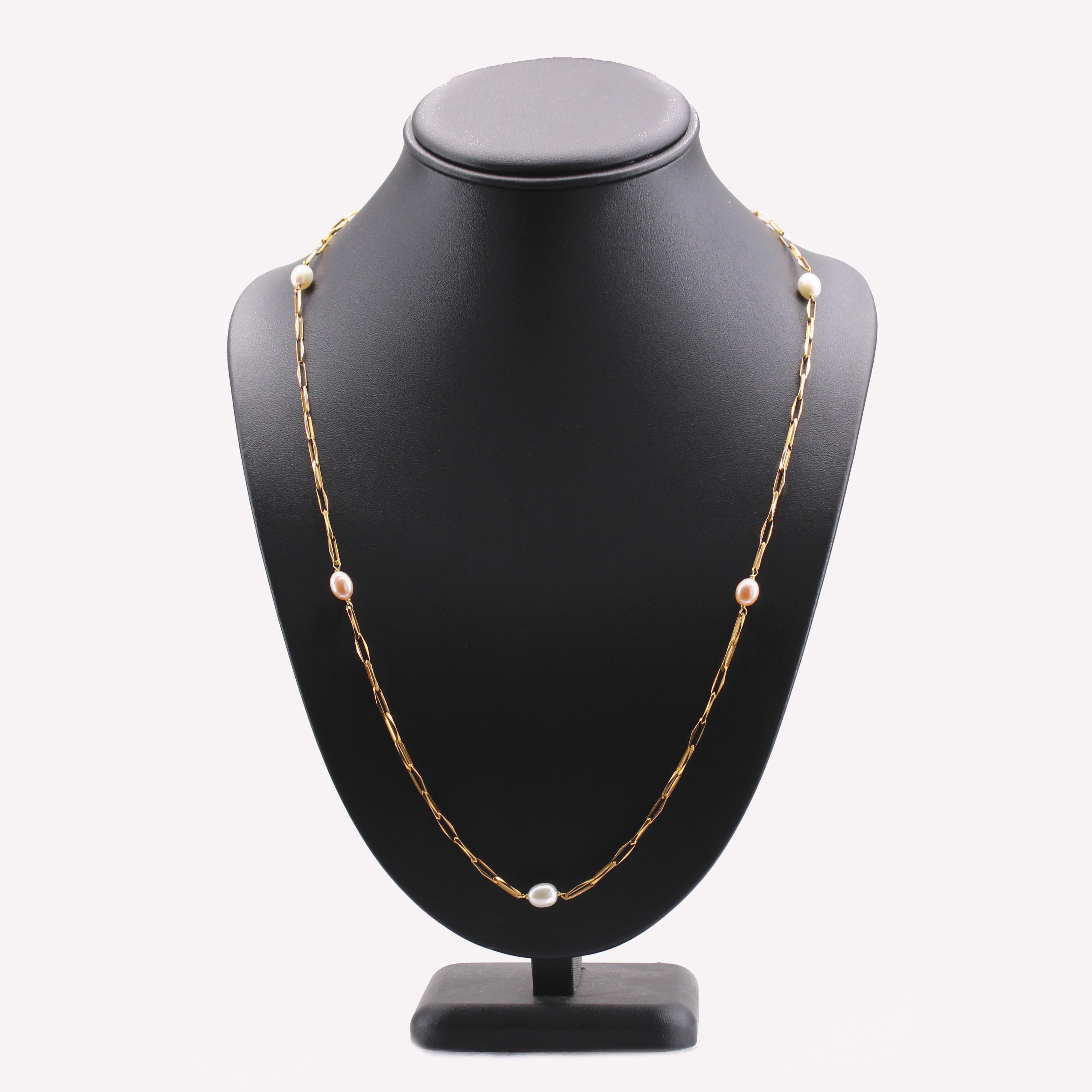 Women's French 1980s White and Pink Cultured Pearls 18 Karat Rose Gold Necklace For Sale