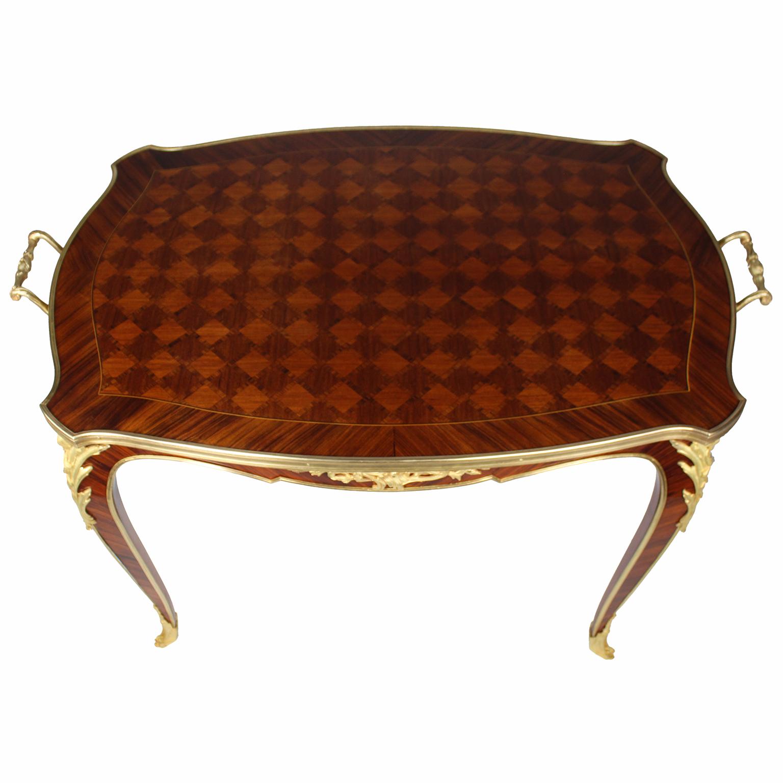 Französisch 19./20. Jh. Louis XV Stil Königsholz Parkett & Ormolu Kaffee Teetisch (Louis XV.) im Angebot