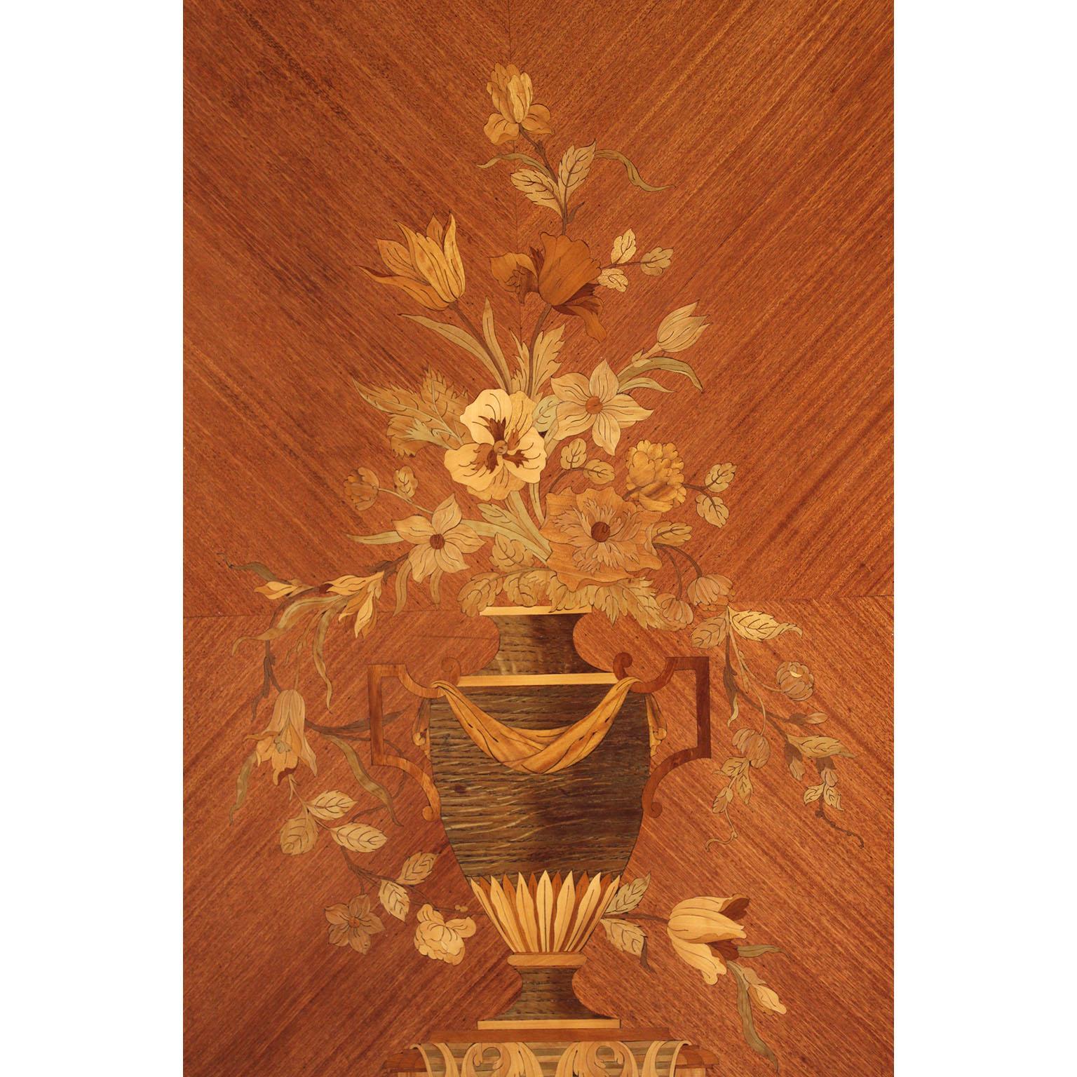 Buffet serveur en acajou monté en bronze doré, de style Louis XV, du 19e au 20e C. en vente 1